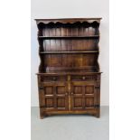A REPRODUCTION OAK FINISH TWO DRAWER WELSH STYLE HOME DRESSER WIDTH 123CM. DEPTH 46CM. HEIGHT 191CM.