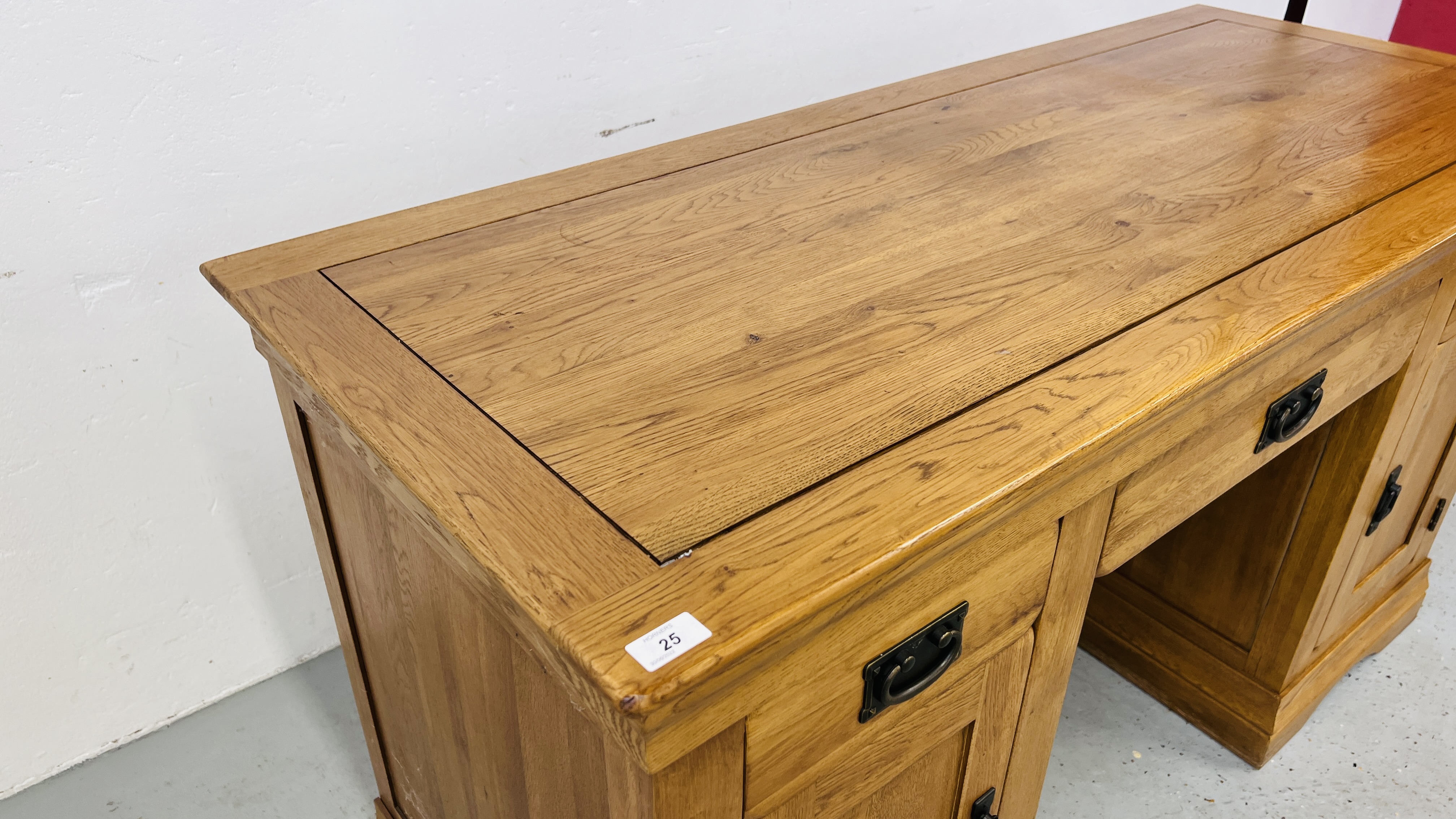 A MODERN SOLID OAK TWIN PEDESTAL HOME OFFICE DESK W 145CM, D 60CM, - Image 7 of 16