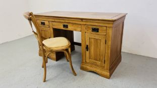 A MODERN SOLID OAK TWIN PEDESTAL HOME OFFICE DESK W 145CM, D 60CM,