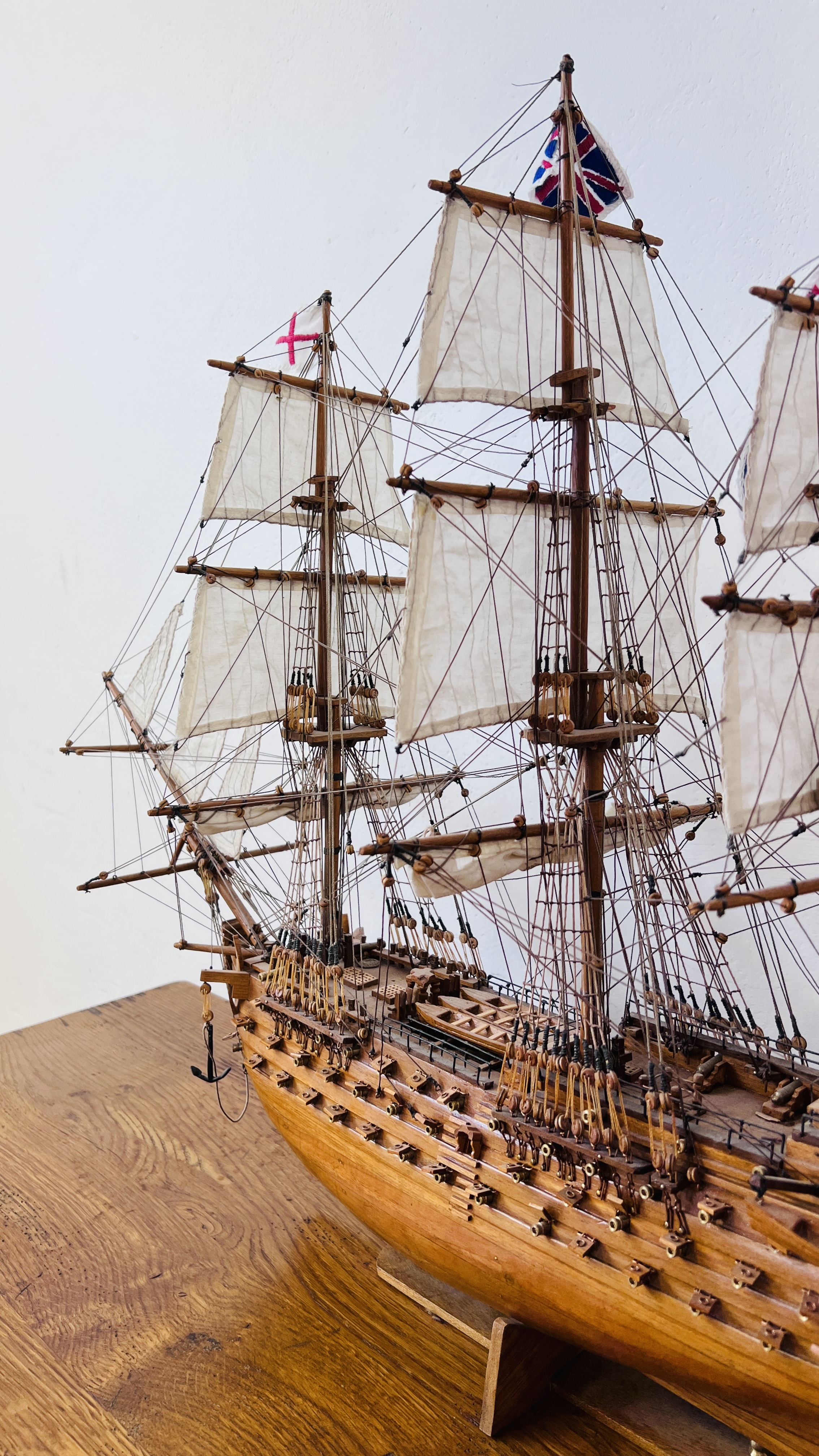 A MODEL WOODEN GALLEON LENGTH 80CM, HEIGHT 60CM AND A WOODEN SAILING BOAT MODEL LENGTH 43CM, - Image 7 of 10