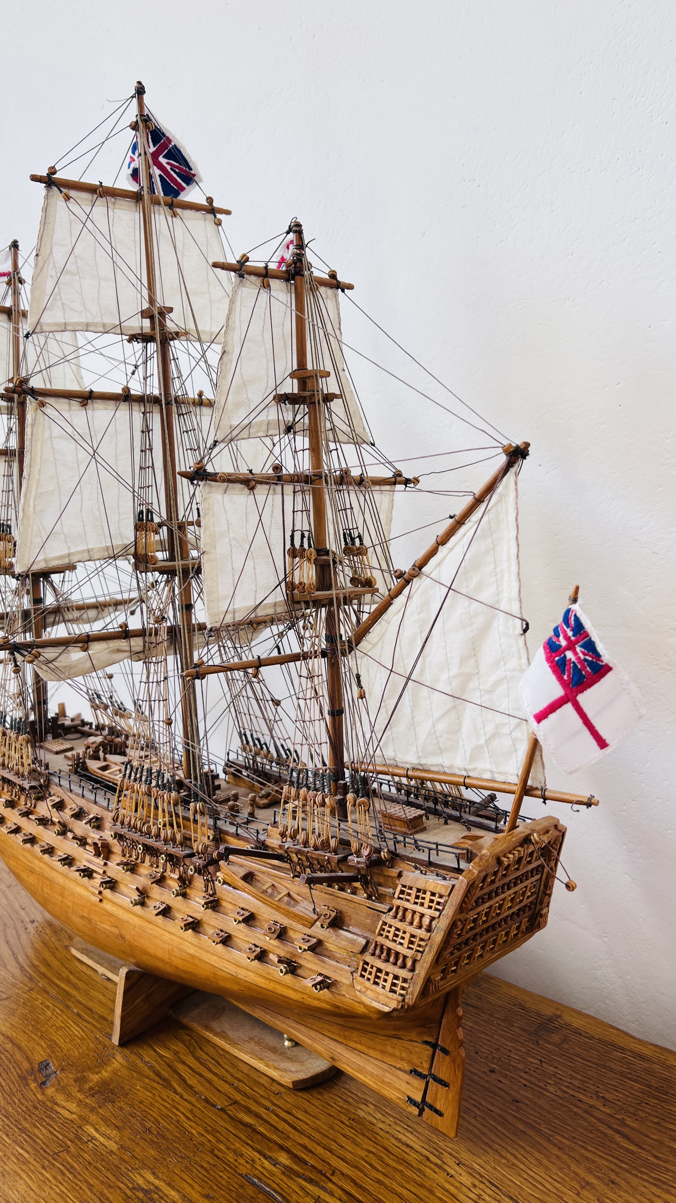 A MODEL WOODEN GALLEON LENGTH 80CM, HEIGHT 60CM AND A WOODEN SAILING BOAT MODEL LENGTH 43CM, - Image 6 of 10