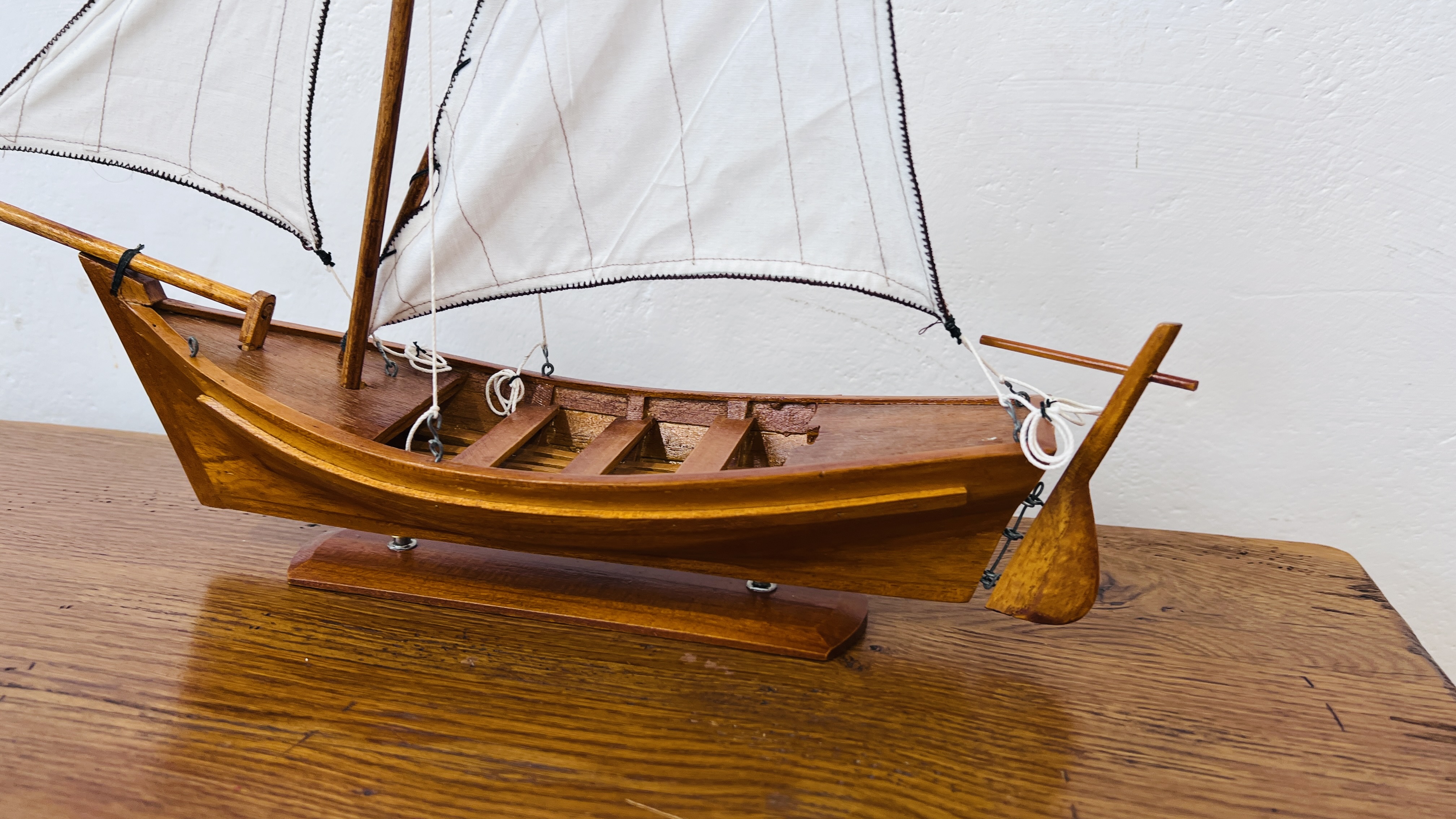A MODEL WOODEN GALLEON LENGTH 80CM, HEIGHT 60CM AND A WOODEN SAILING BOAT MODEL LENGTH 43CM, - Image 9 of 10