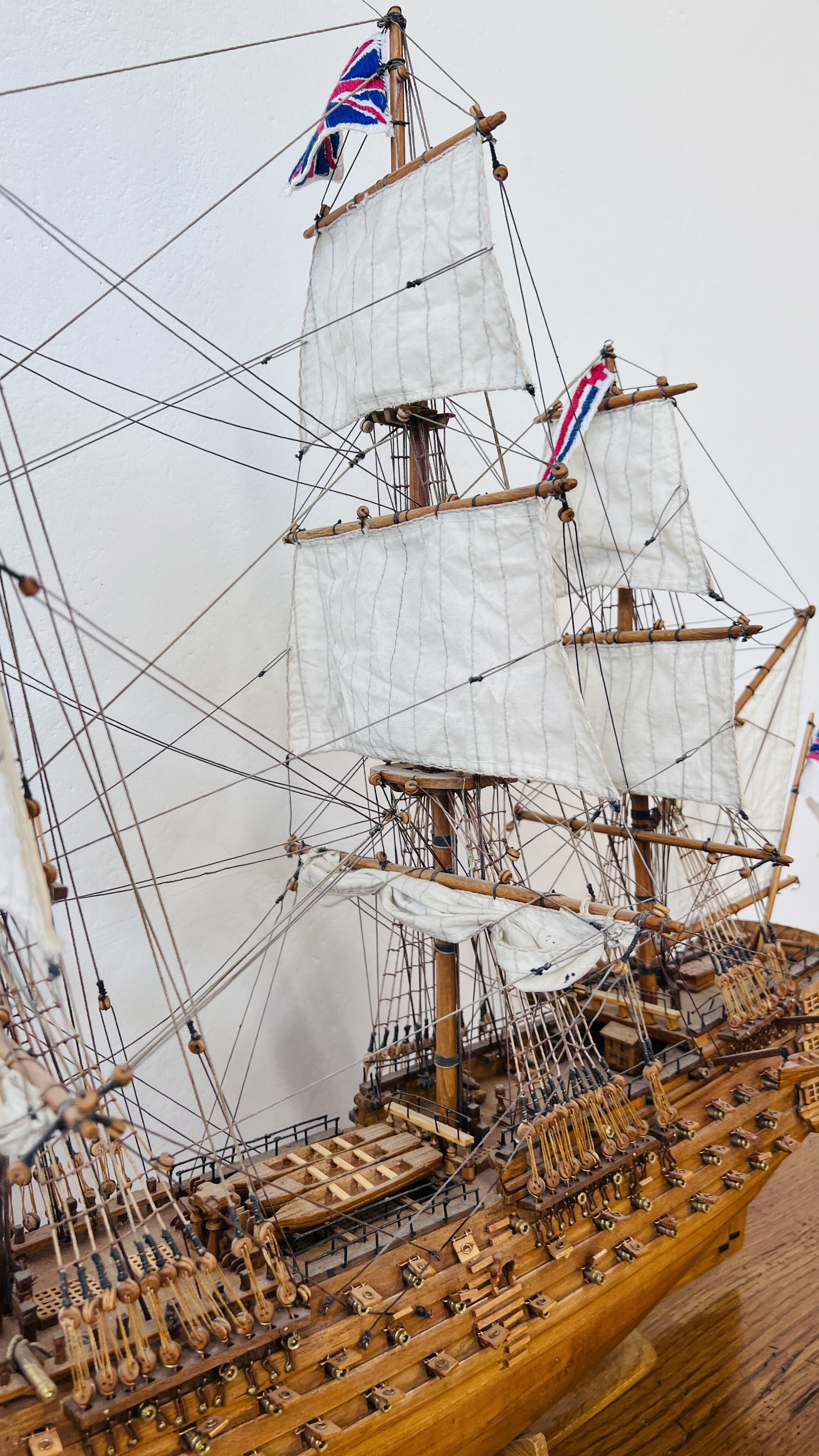 A MODEL WOODEN GALLEON LENGTH 80CM, HEIGHT 60CM AND A WOODEN SAILING BOAT MODEL LENGTH 43CM, - Image 5 of 10
