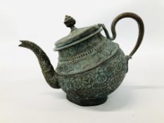 AN ANTIQUE INDIAN TILTED "KANG-STYLE KASHMIRI COPPER TEAPOT WITH SNAKE HANDLE DETAIL AND DECORATED