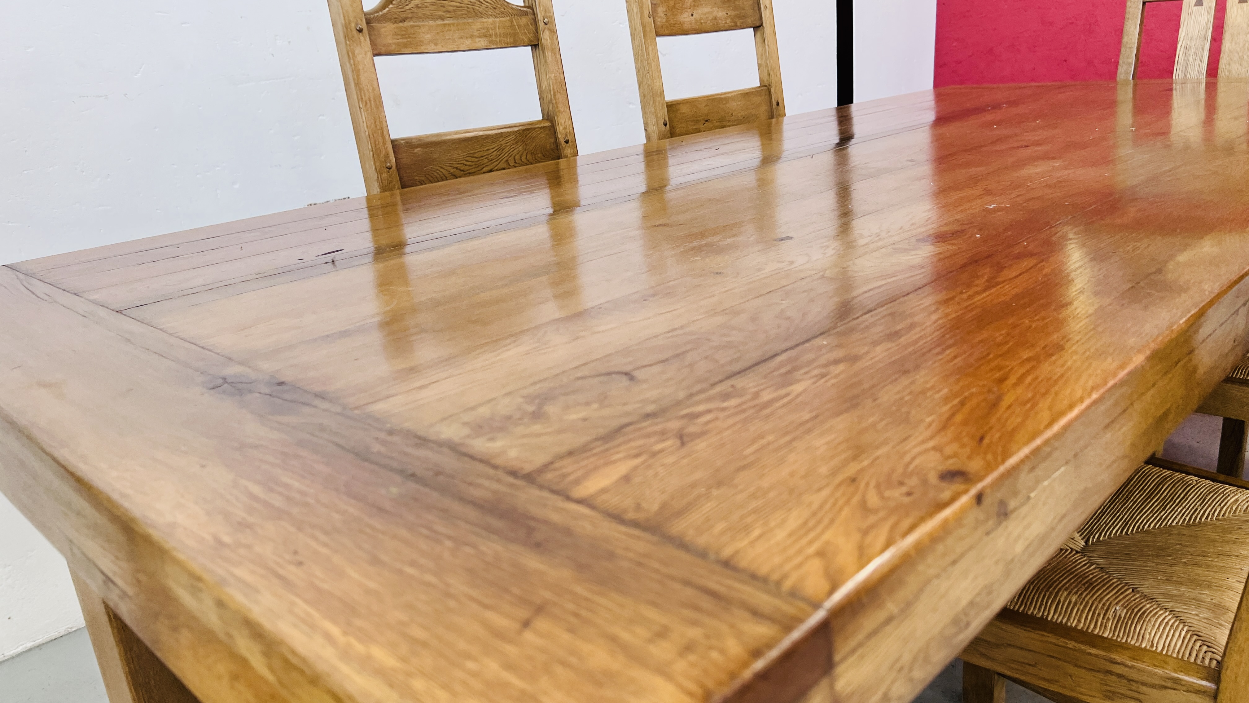 A MODERN SOLID OAK DINING TABLE LENGTH 220CM, - Image 13 of 15