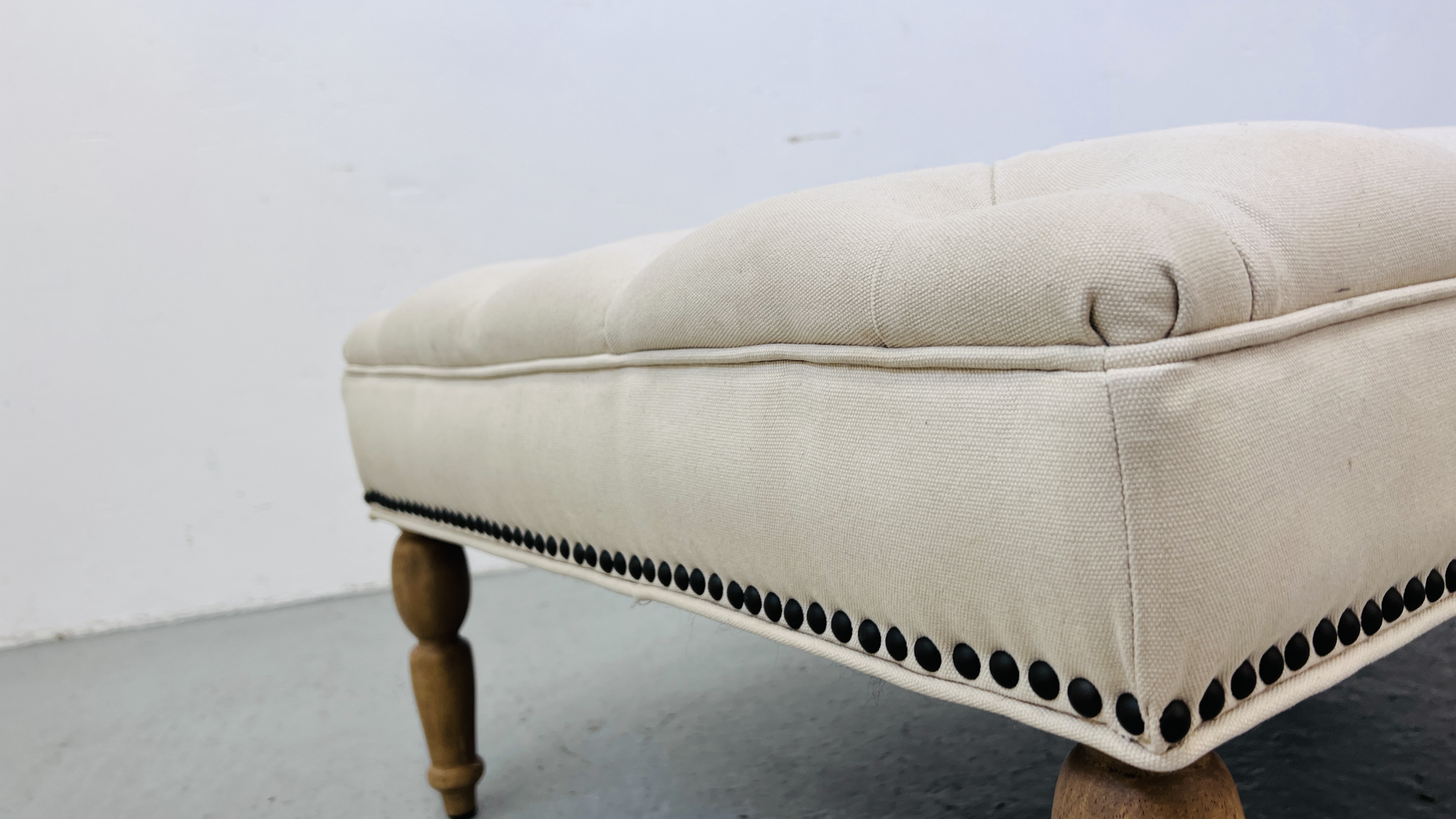 A LARGE CREAM CANVAS BUTTON BACK UPHOLSTERED FOOT STOOL 125CM X 70CM. - Image 6 of 11