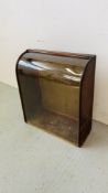 AN ANTIQUE MAHOGANY CASED DOME TOP DISPLAY CASE.