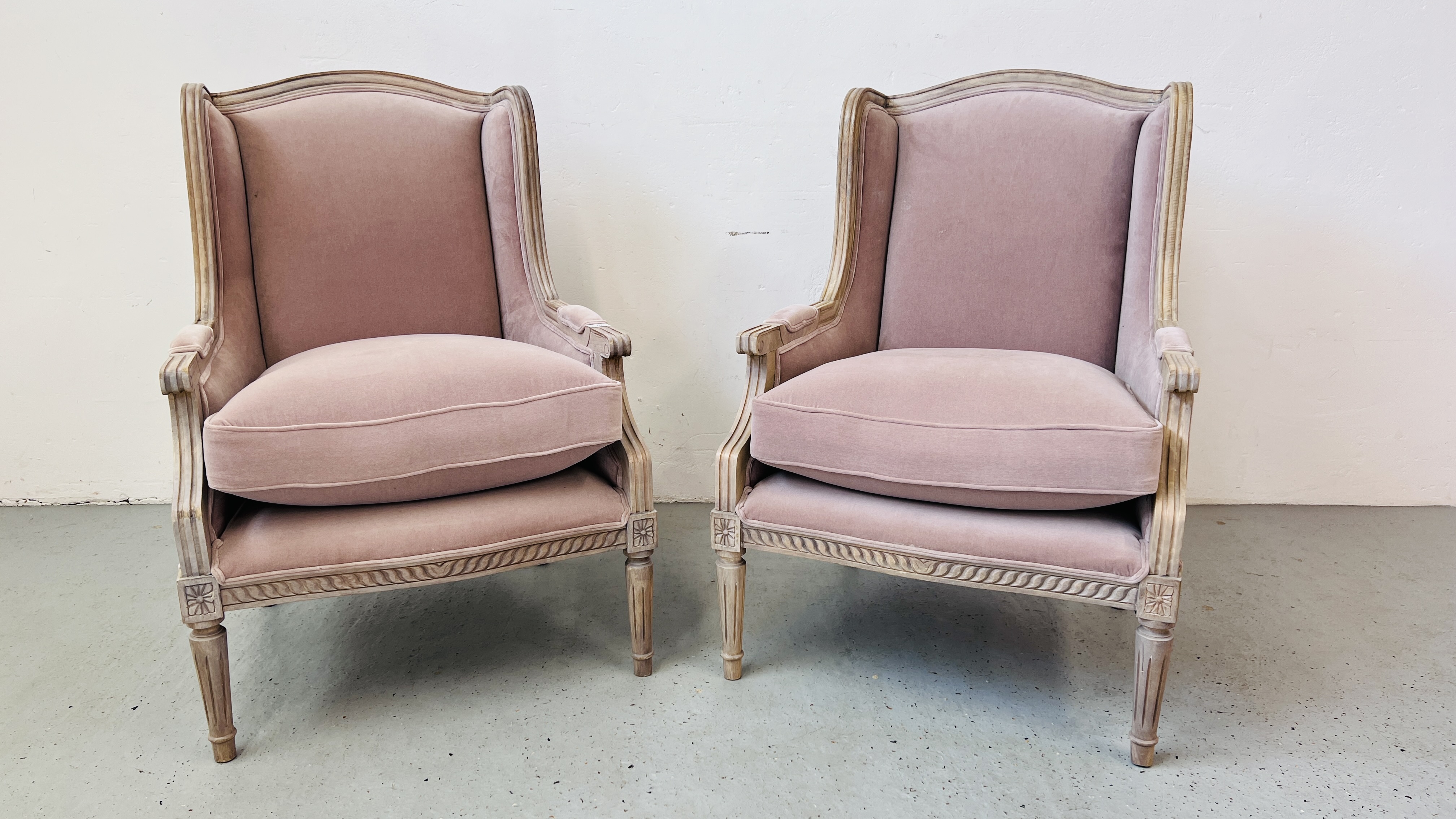 A PAIR OF GOOD QUALITY REPRODUCTION DUNELM LIMED FINISH FRENCH STYLE ARM CHAIRS WITH MAUVE