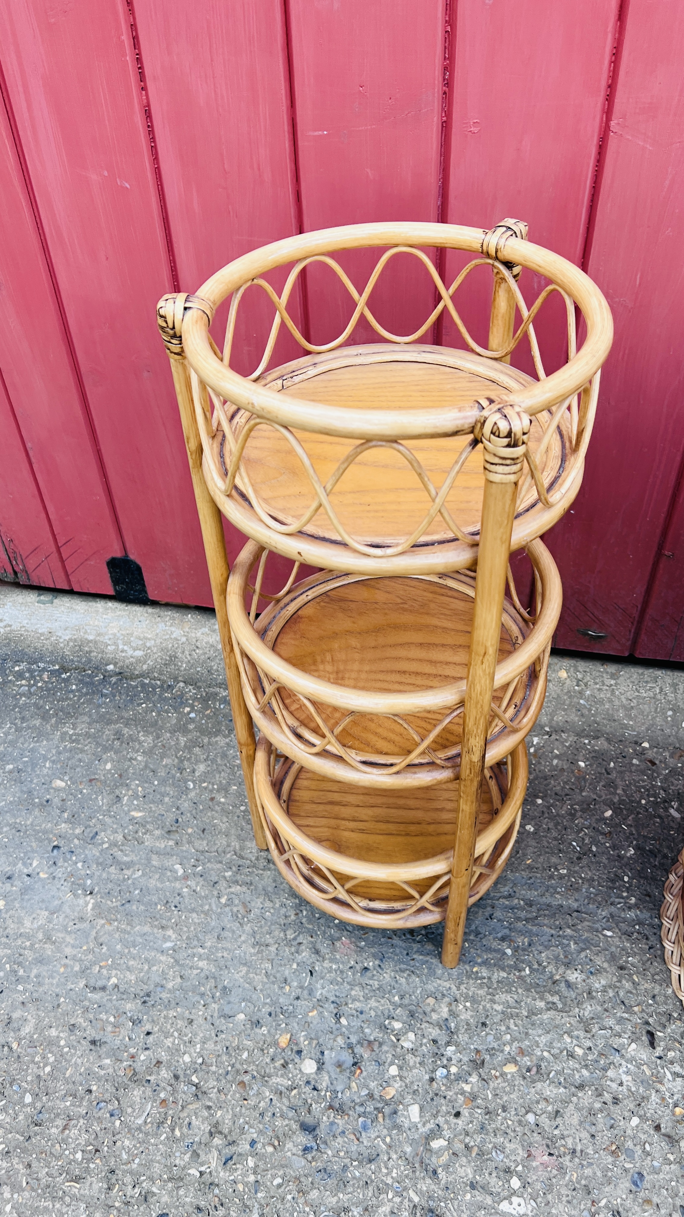 A WOVEN WICKER LAUNDRY BASKET WITH COVER, - Image 3 of 4