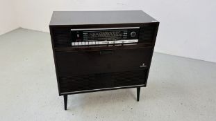 VINTAGE GRUNDIG STEREO CONSOLE COMO 6/GB IN A FITTED SIDEBOARD - COLLECTORS ITEM ONLY - AND VARIOUS