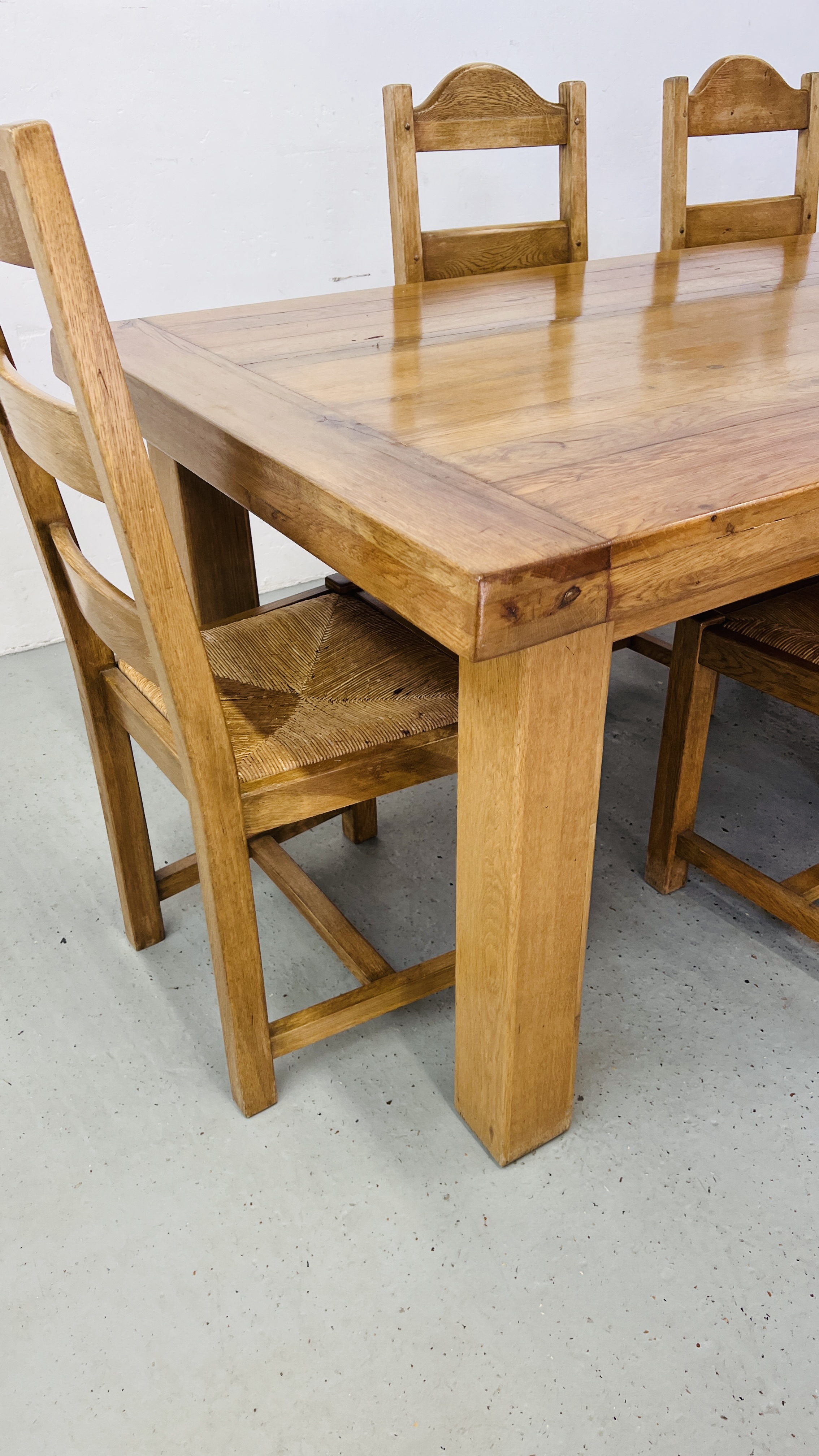 A MODERN SOLID OAK DINING TABLE LENGTH 220CM, - Image 5 of 15