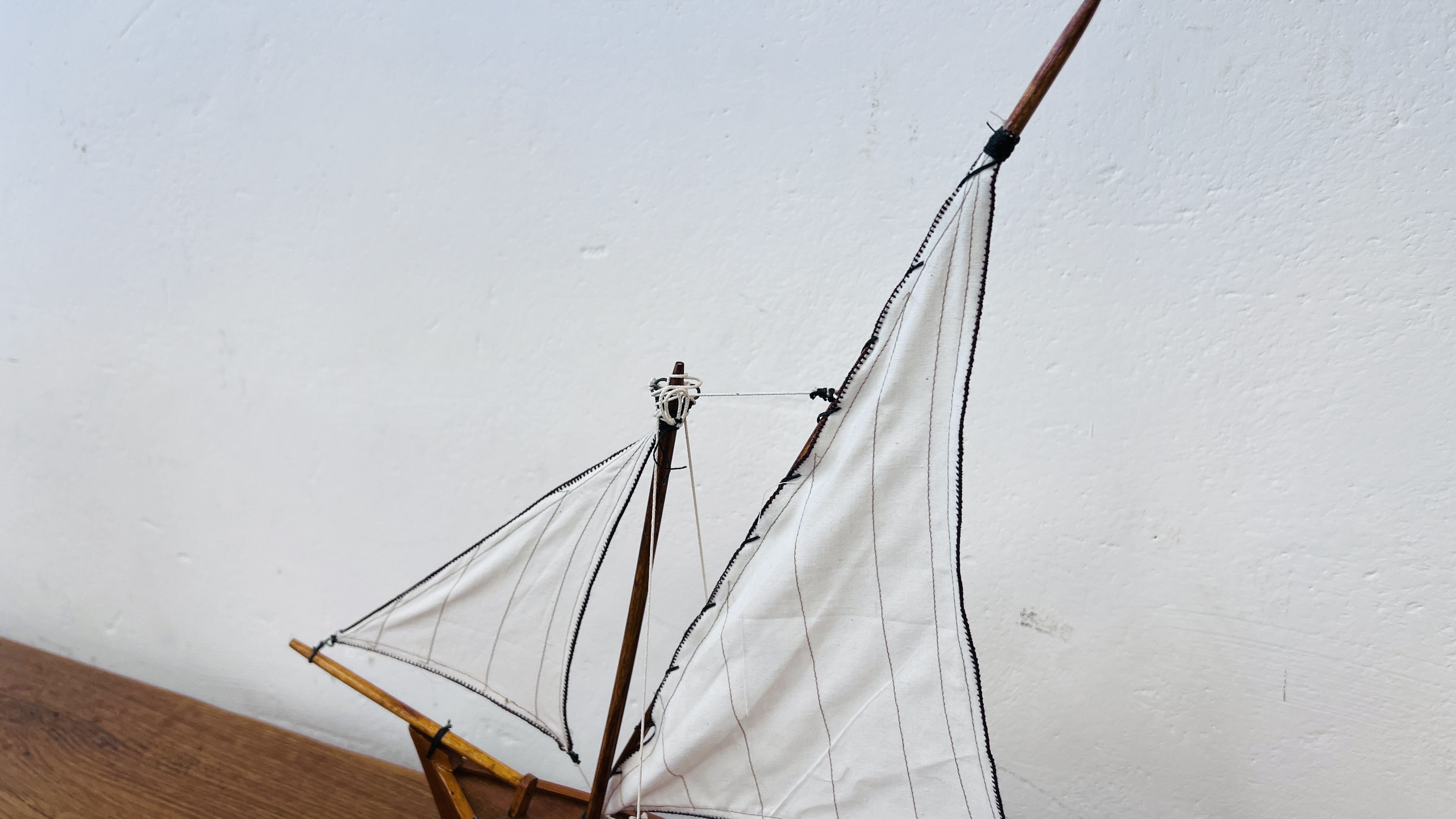 A MODEL WOODEN GALLEON LENGTH 80CM, HEIGHT 60CM AND A WOODEN SAILING BOAT MODEL LENGTH 43CM, - Image 10 of 10