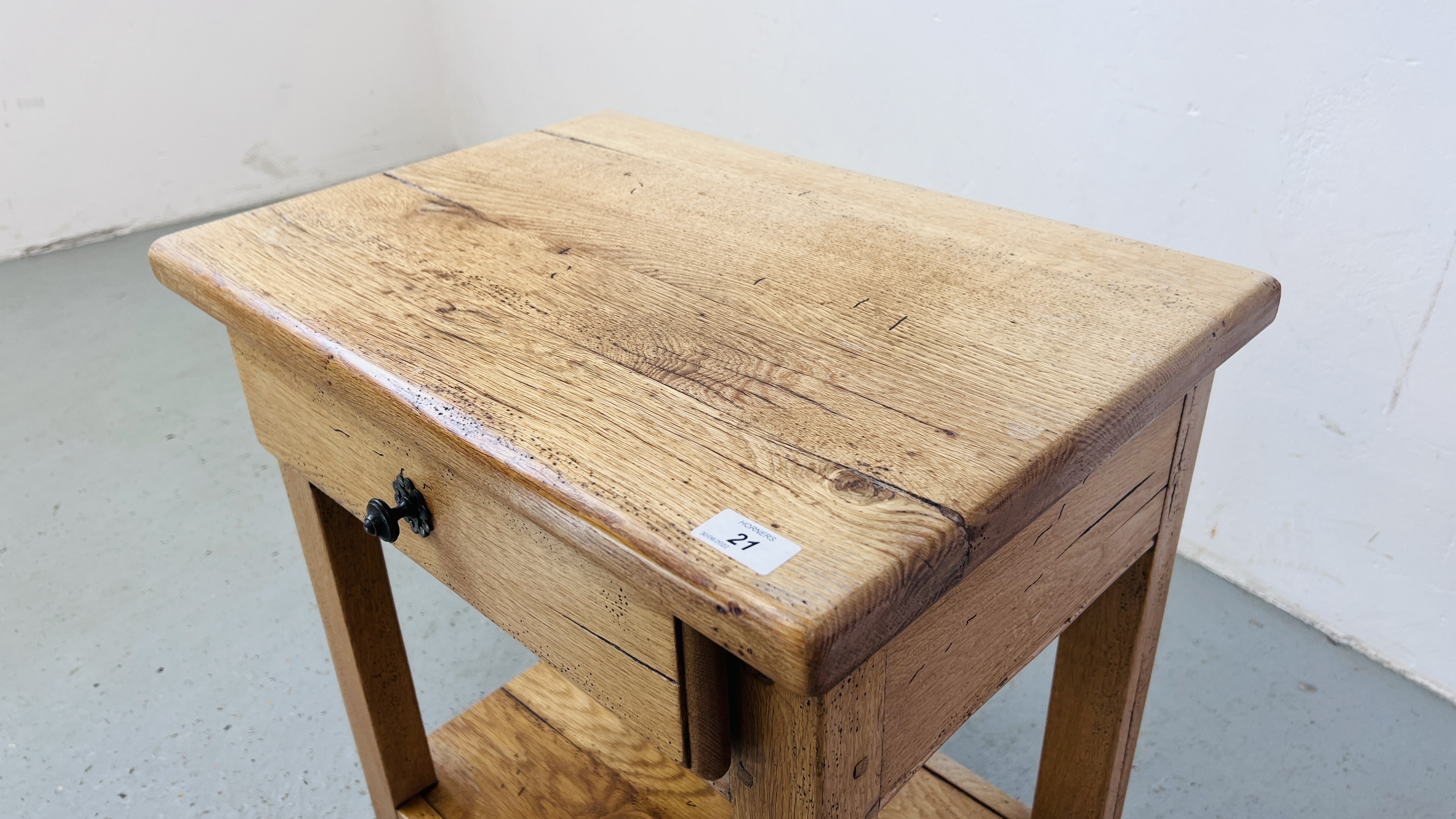 A SOLID OAK SINGLE DRAWER LAMP / SIDE TABLE W 56CM, D 39CM, H 64CM. - Image 2 of 7