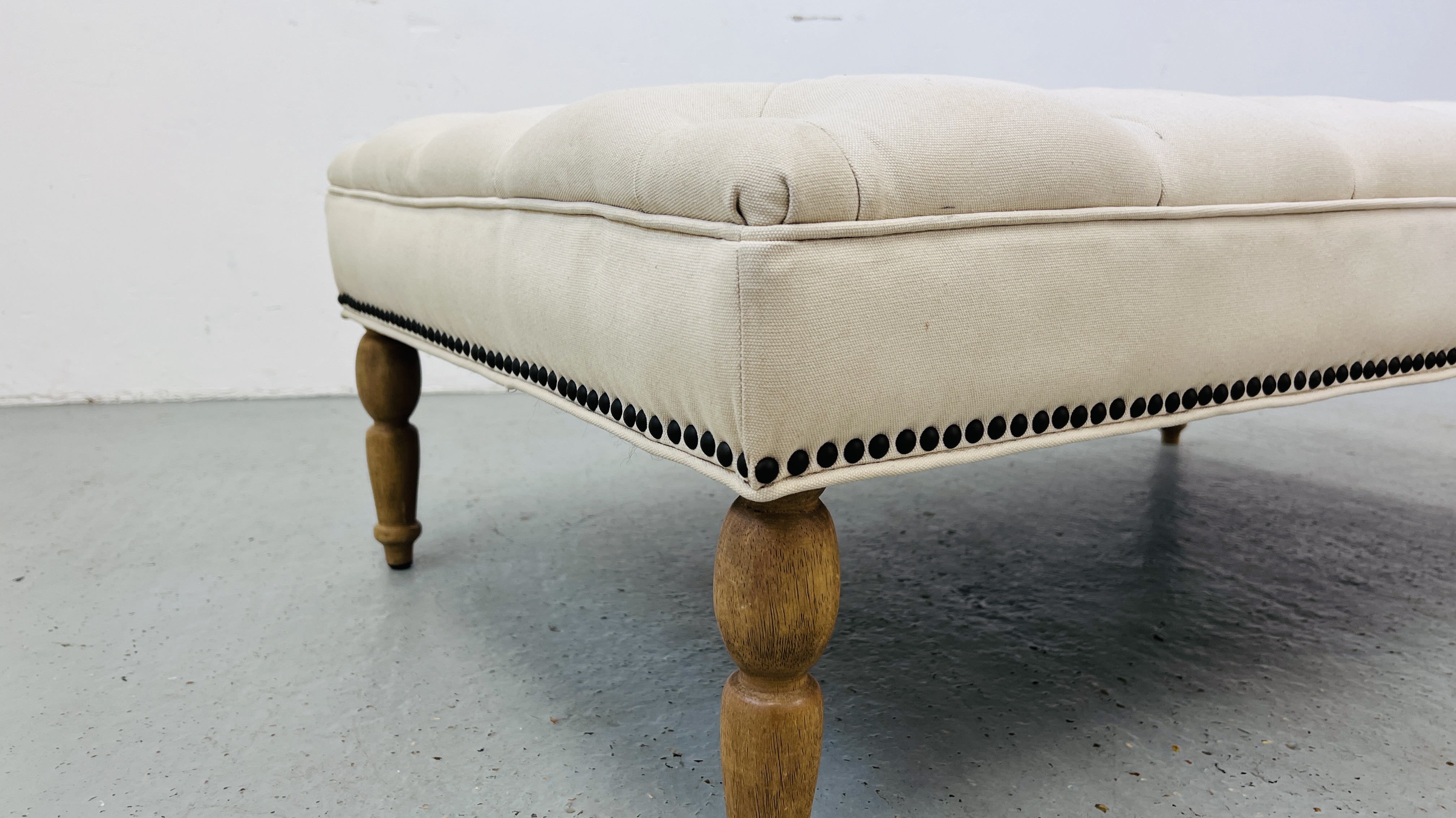 A LARGE CREAM CANVAS BUTTON BACK UPHOLSTERED FOOT STOOL 125CM X 70CM. - Image 4 of 11