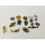 COLLECTION OF VINTAGE BROOCHES TO INCLUDE TRIFARI ETC.