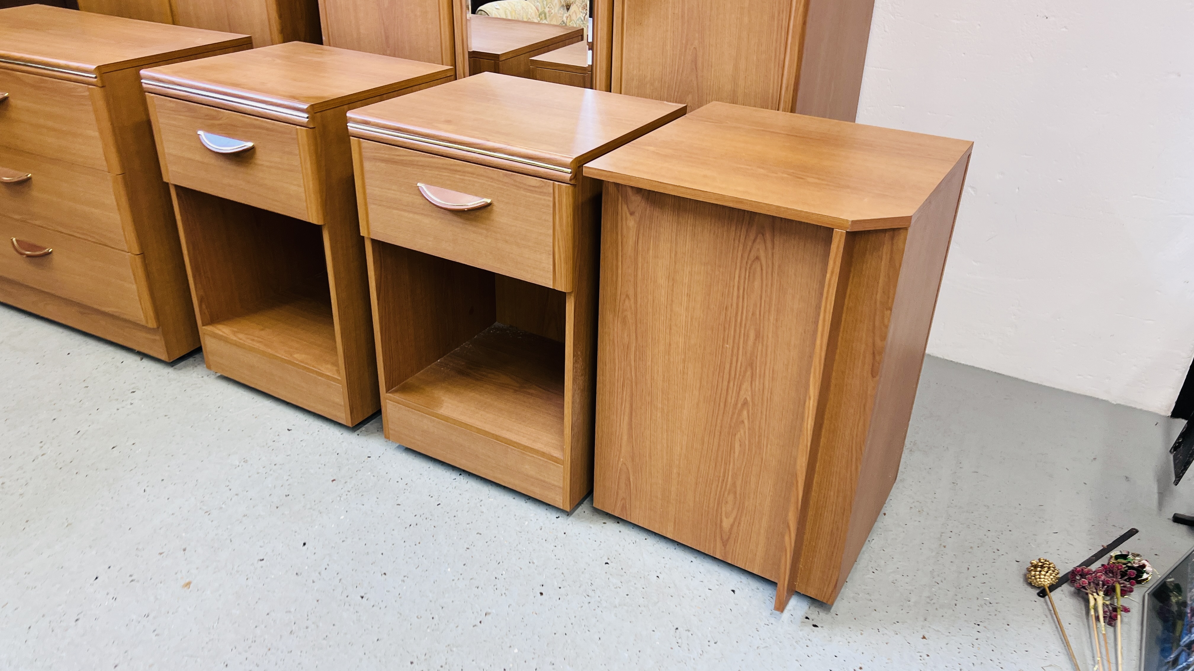 A SUITE OF ALSTONS CHERRYWOOD FINISH BEDROOM FURNITURE COMPRISING OF DOUBLE WARDROBE WITH TWO - Image 2 of 7