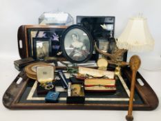 BOX OF COLLECTIBLES TO INCLUDE HORN LAMP (WIRING REMOVED), BAROMETER, VINTAGE FRAMED PHOTOGRAPH,