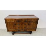 AN OAK FINISH TWO DOOR TWO DRAWER SIDEBOARD WITH FAUX HINGE DETAIL AND METAL CRAFT HANDLES