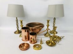 BOX OF ASSORTED VINTAGE METAL WARE TO INCLUDE PAIR OF BRASS CANDLESTICKS,