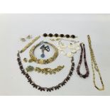 QUANTITY OF ASSORTED VINTAGE JEWELLERY TO INCLUDE MANY SETS ETC.