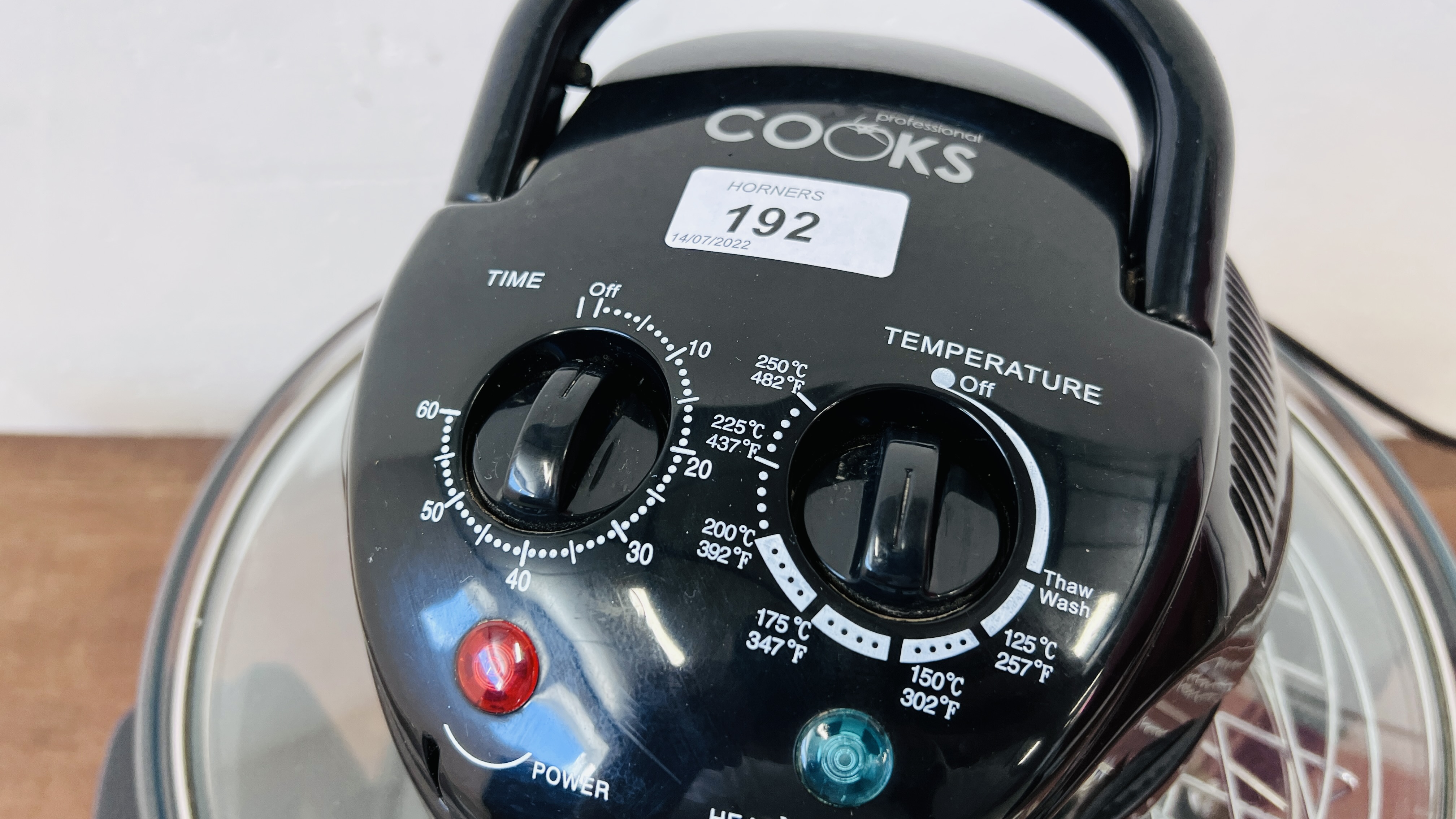 A PROFESSIONAL COOKS HALOGEN OVEN - SOLD AS SEEN. - Image 2 of 3
