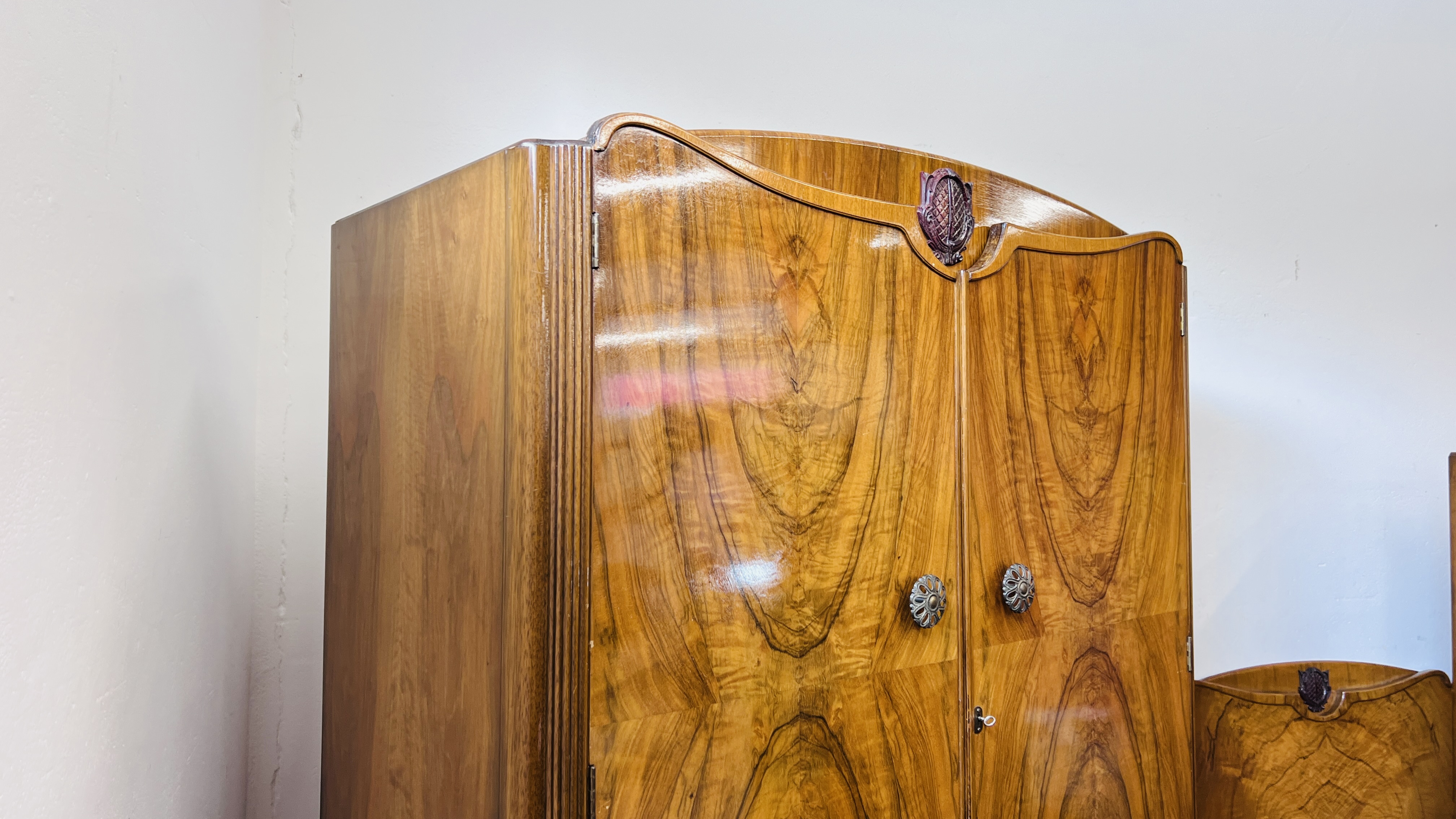 A MID CENTURY "AUSTIN SUITE" WALNUT BEDROOM SUITE COMPRISING DOUBLE WARDROBE W 125CM, D 54CM, - Image 8 of 16