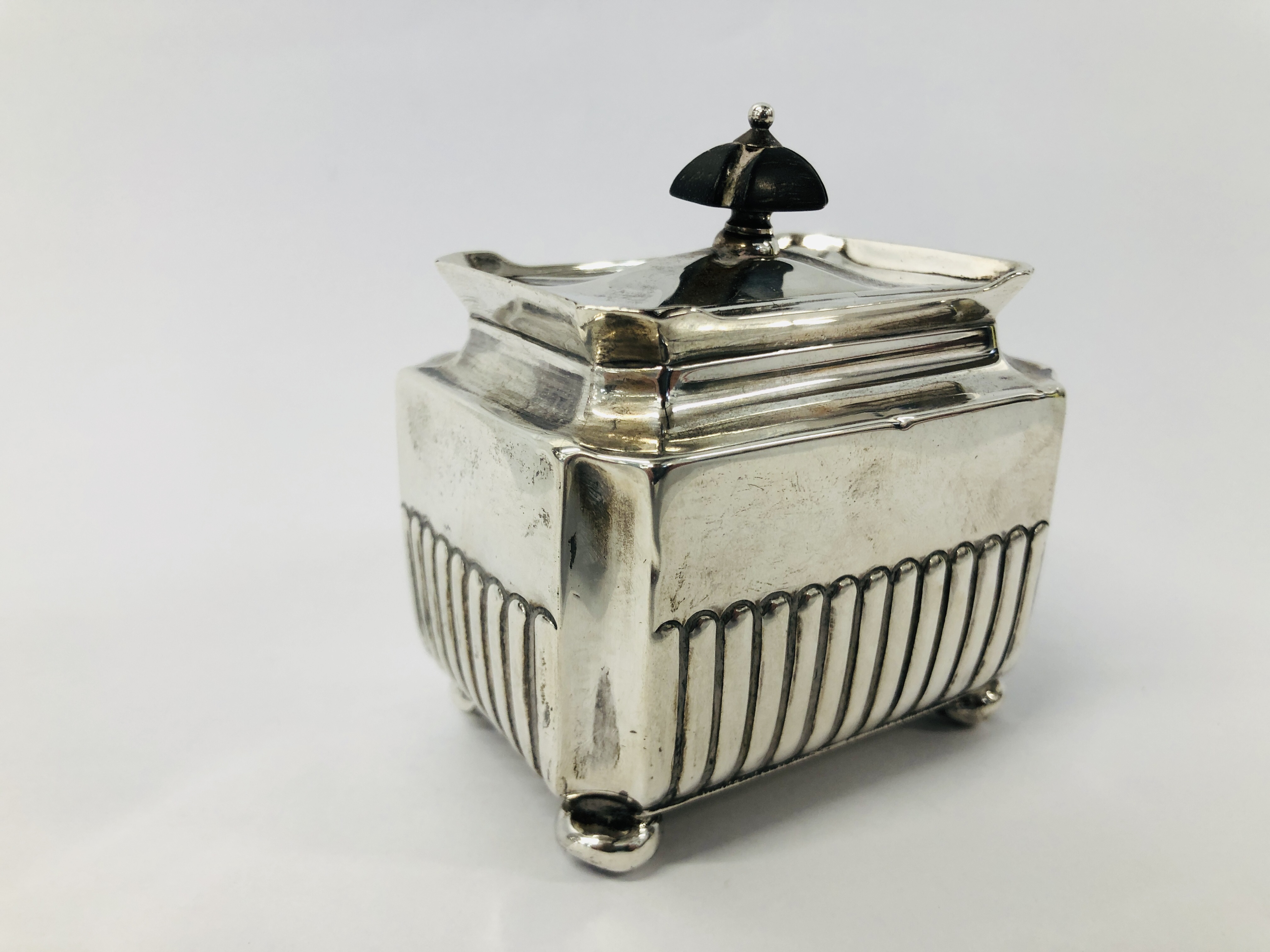 ANTIQUE SILVER CADDY OF RECTANGLE FORM HAVING REEDED DETAIL W 8CM, D 5.5CM, H 6. - Image 8 of 15