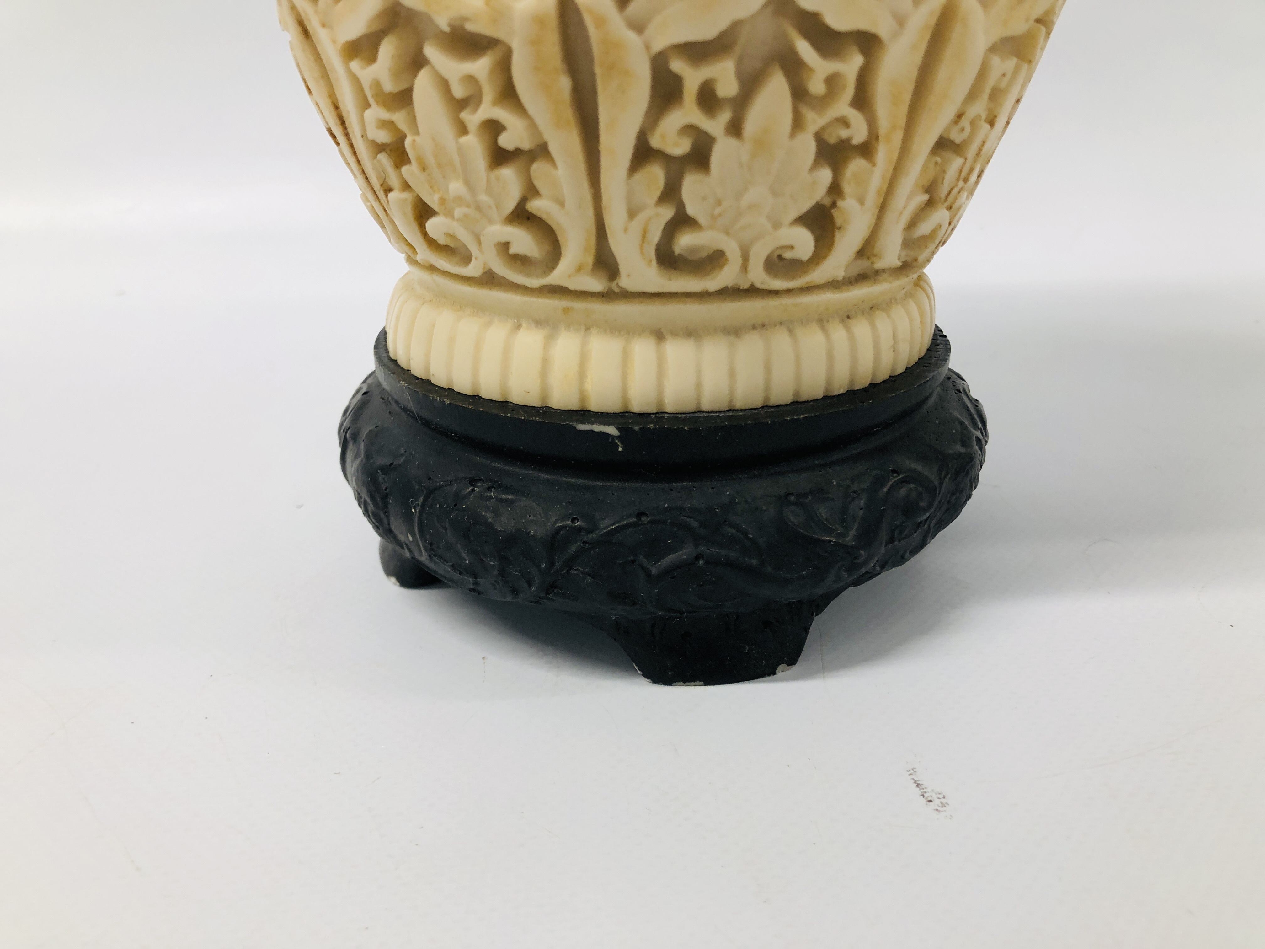 A PAIR OF RESIN DECORATIVE URNS WITH ELEPHANT HEAD DETAIL AND INTERCASE CARVED DESIGN HEIGHT 31CM. - Image 6 of 6