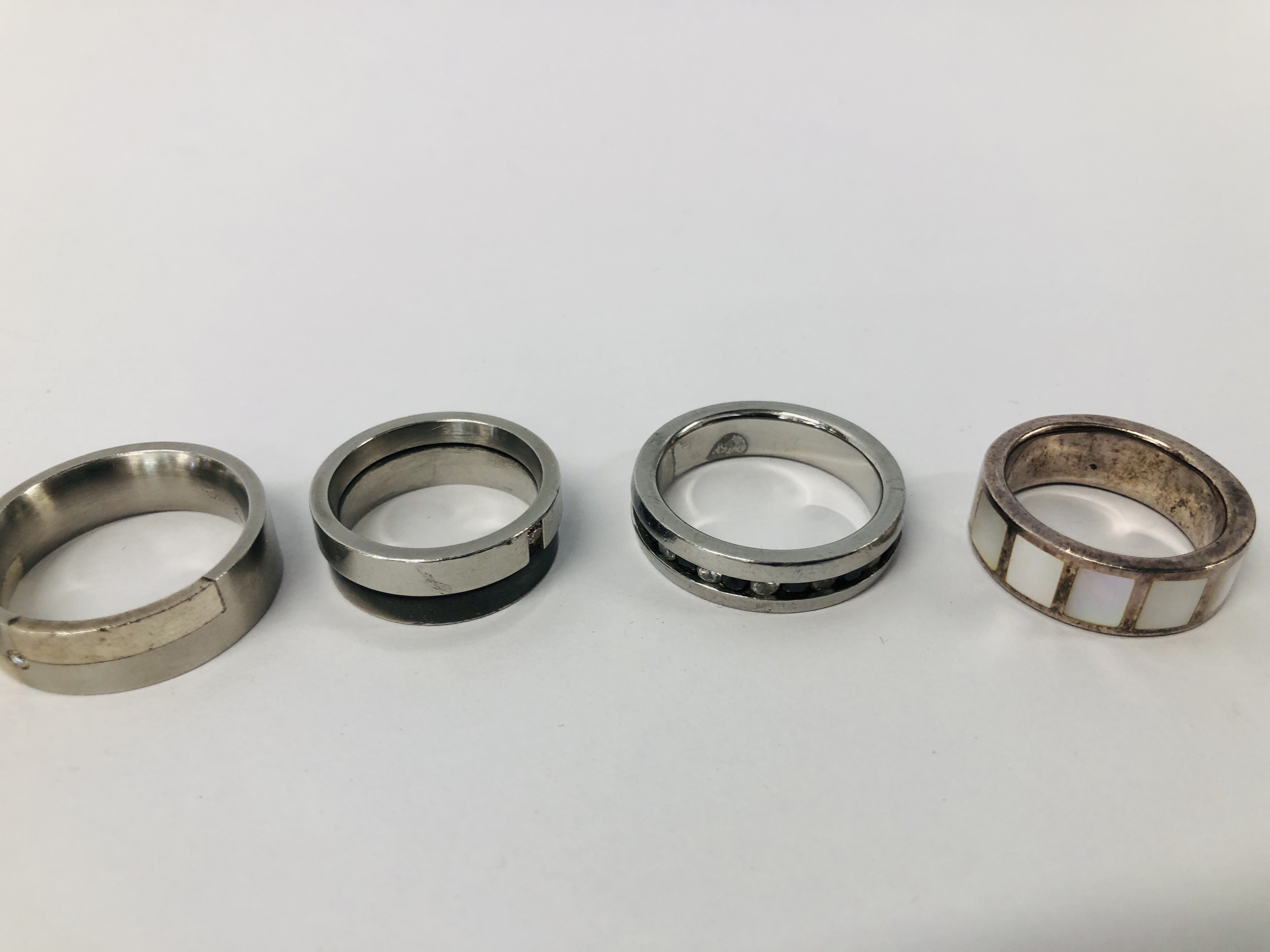 FIVE DESIGNER HEAVY BAND STYLE RINGS TO INCLUDE TWO DIAMOND SET - Image 3 of 5