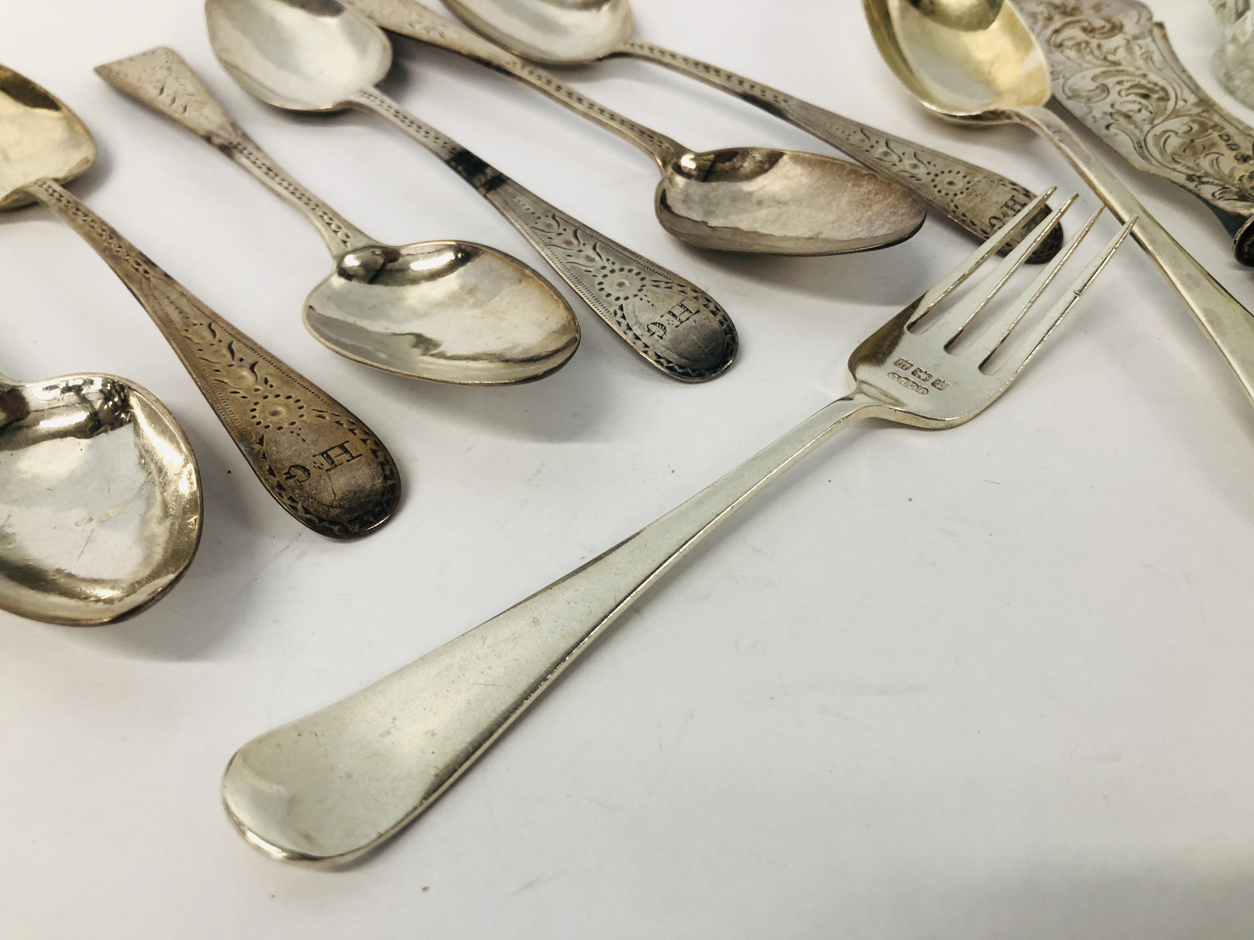 SET OF SIX ANTIQUE STERLING SILVER TEASPOONS + A FURTHER SILVER SPOON AND FORK ETC + PAIR OF SILVER - Image 4 of 14