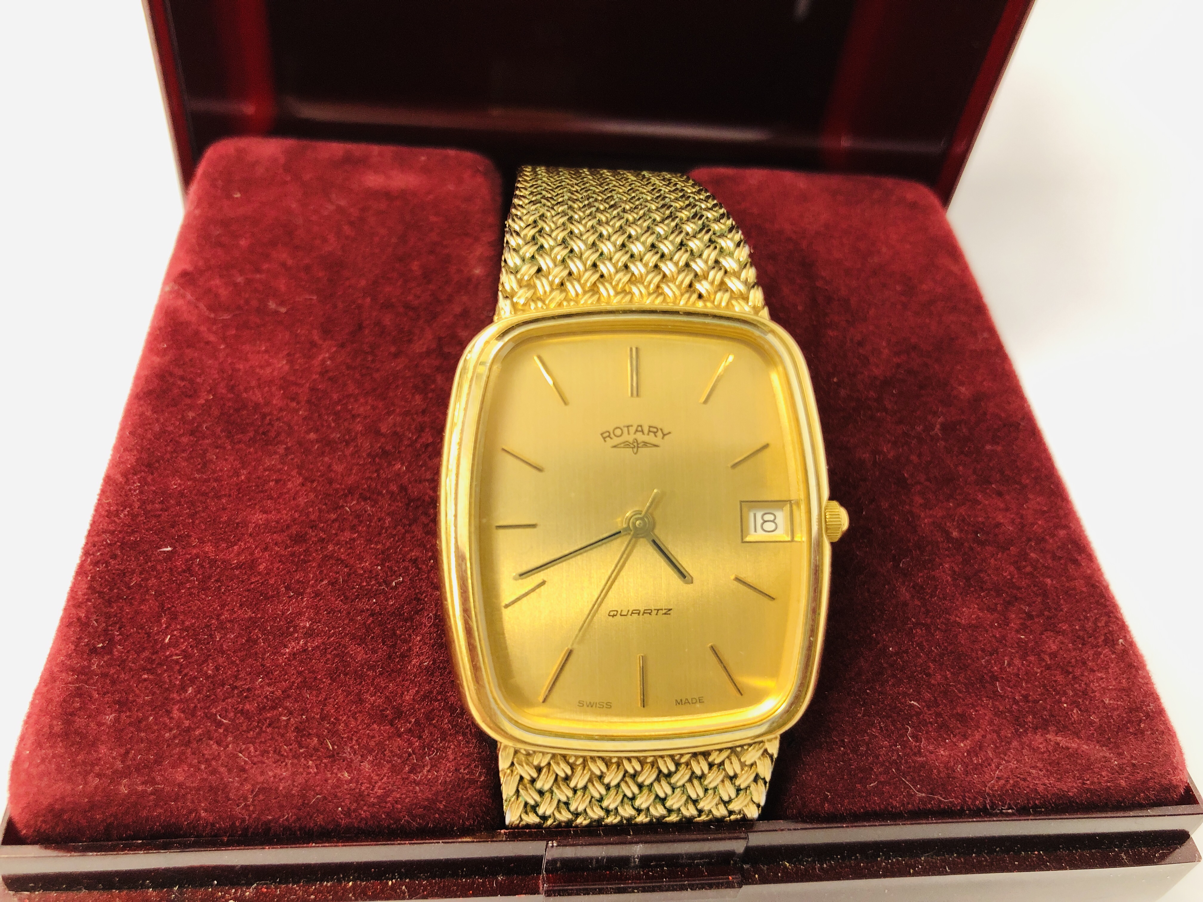 A GENTLEMAN'S ROTARY WRIST WATCH ON GOLD PLATED BRAIDED BRACELET, QUARTZ MOVEMENT. - Image 2 of 7