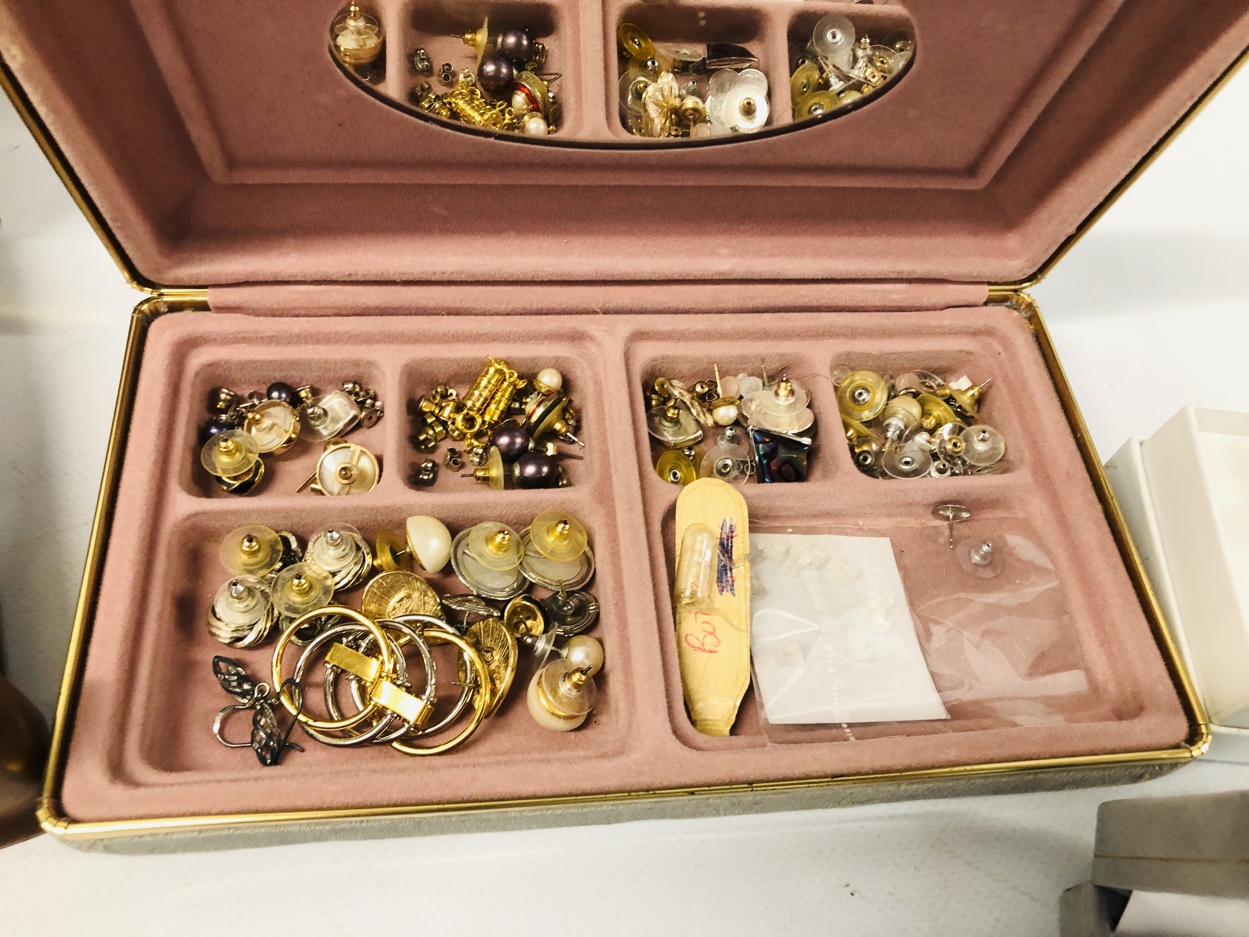 JEWELLERY BOX AND CONTENTS TO INCLUDE DESIGNER SILVER NECKLACES, - Image 7 of 8