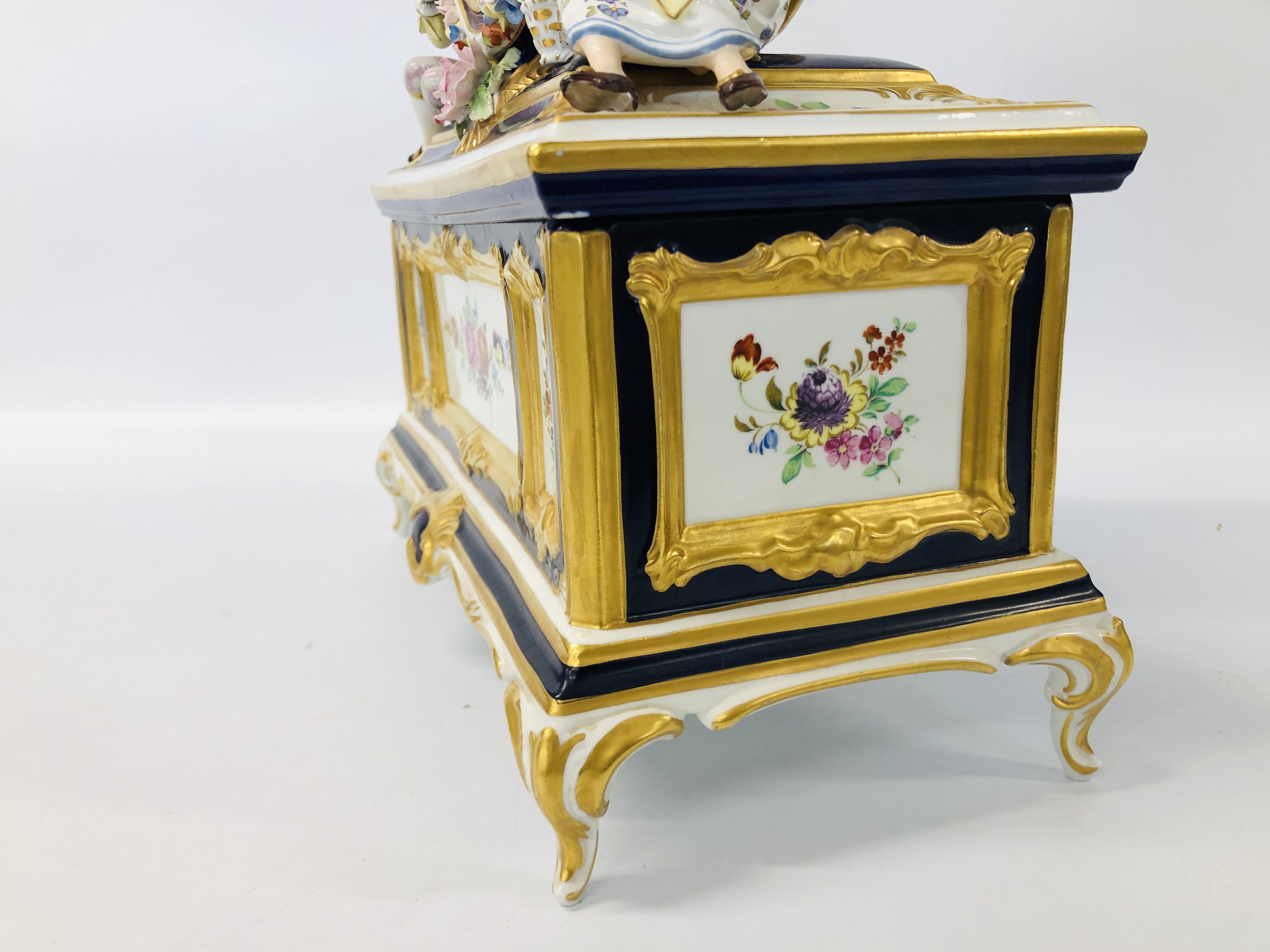 HIGHLY DECORATIVE MODERN PORCELAIN DRESDEN CLOCK ADORNED WITH BRIGHTLY COLOURED FLOWERS AND GILT - Image 8 of 12