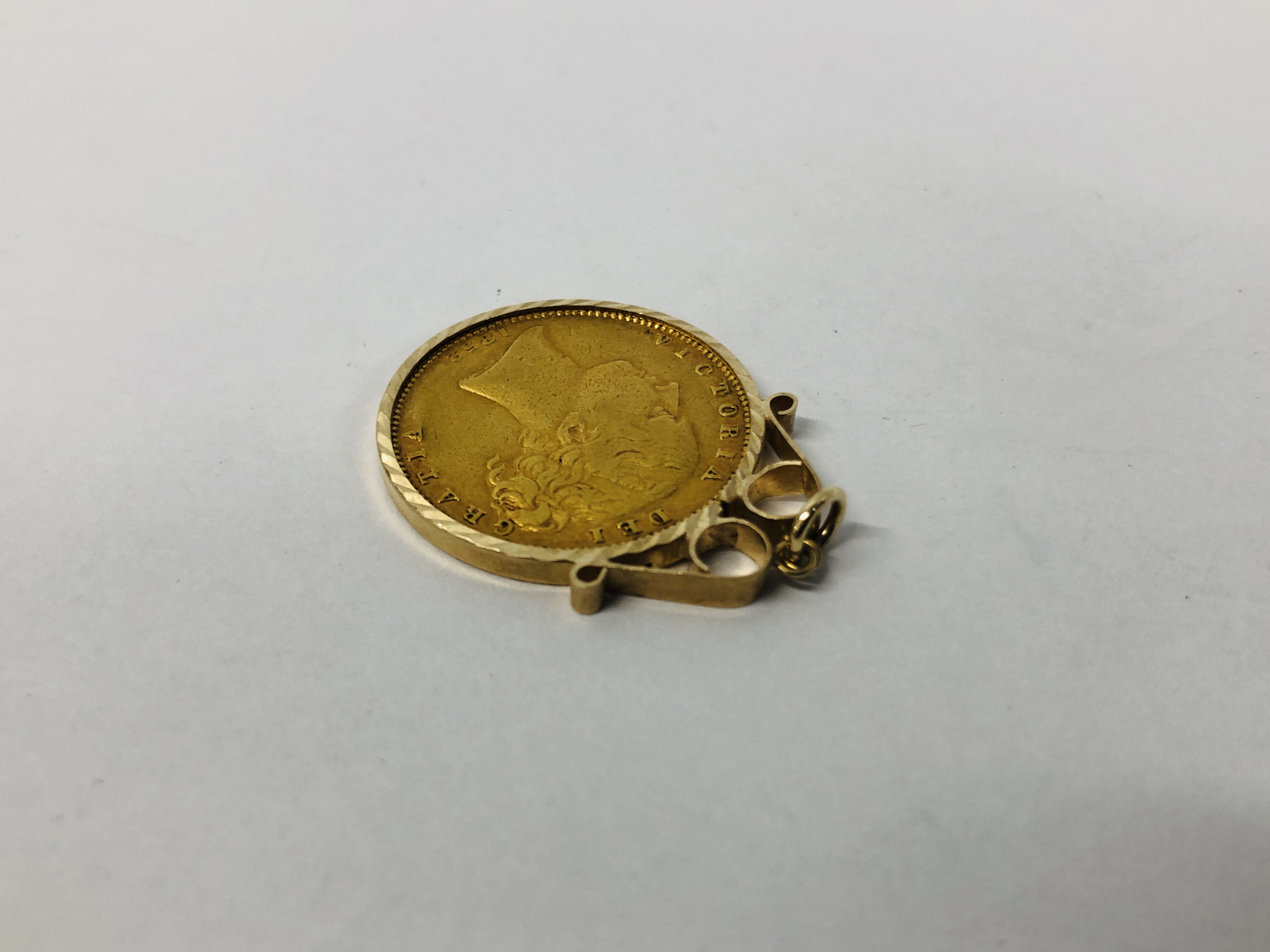 1852 GOLD SOVEREIGN - VICTORIA YOUNG HEAD SHIELD BACK LONDON IN 9CT GOLD PENDANT MOUNT. - Image 3 of 7