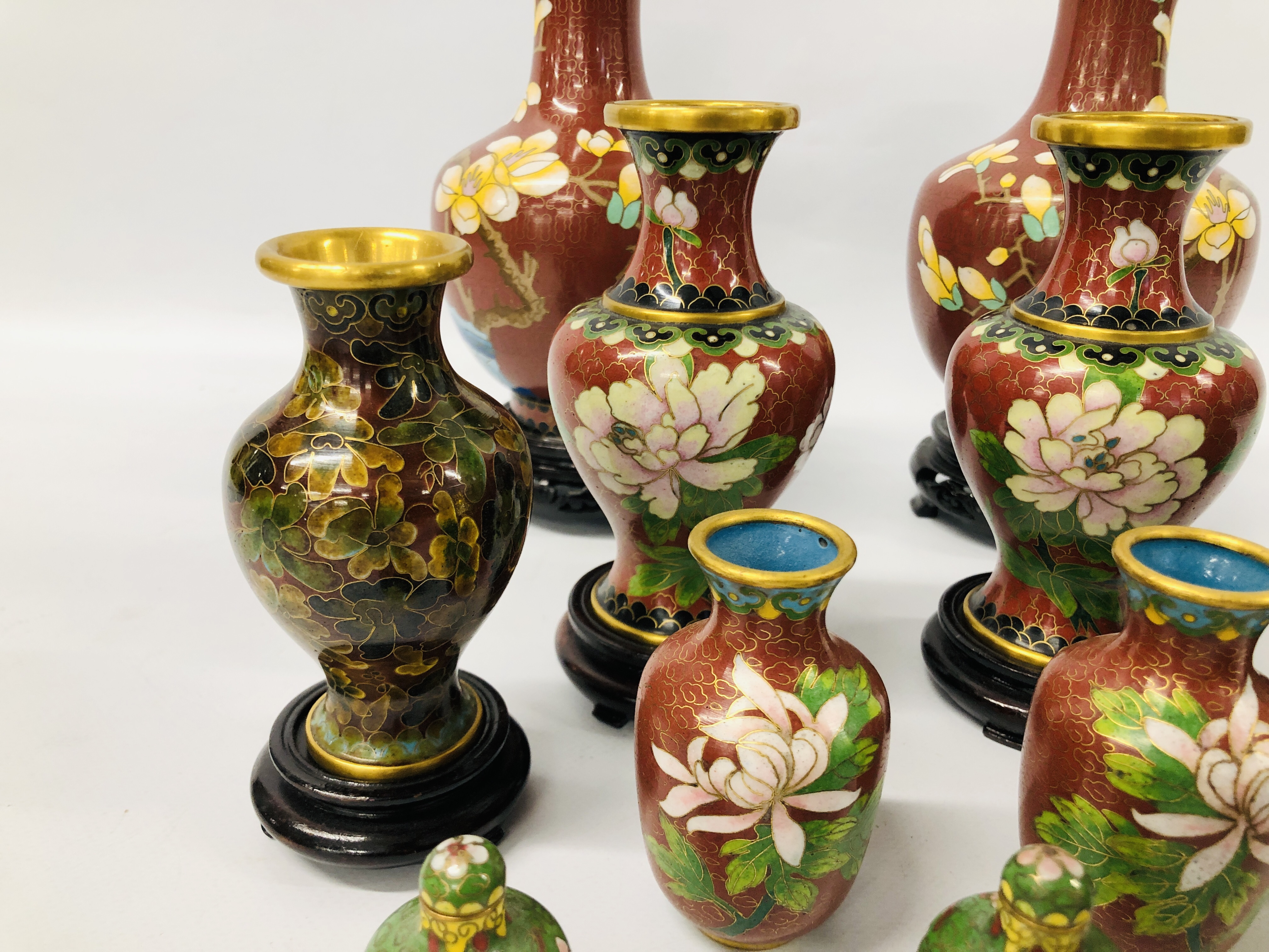 COLLECTION OF CLOISONNE VASES SOME HAVING CARVED HARDWOOD STANDS 10 IN TOTAL ALONG WITH A CLOISONNE - Image 3 of 7