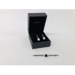 9CT WHITE GOLD BAR BROOCH SET WITH CENTRAL PURPLE STONE ALONG WITH A PAIR OF 9CT WHITE GOLD PEARL