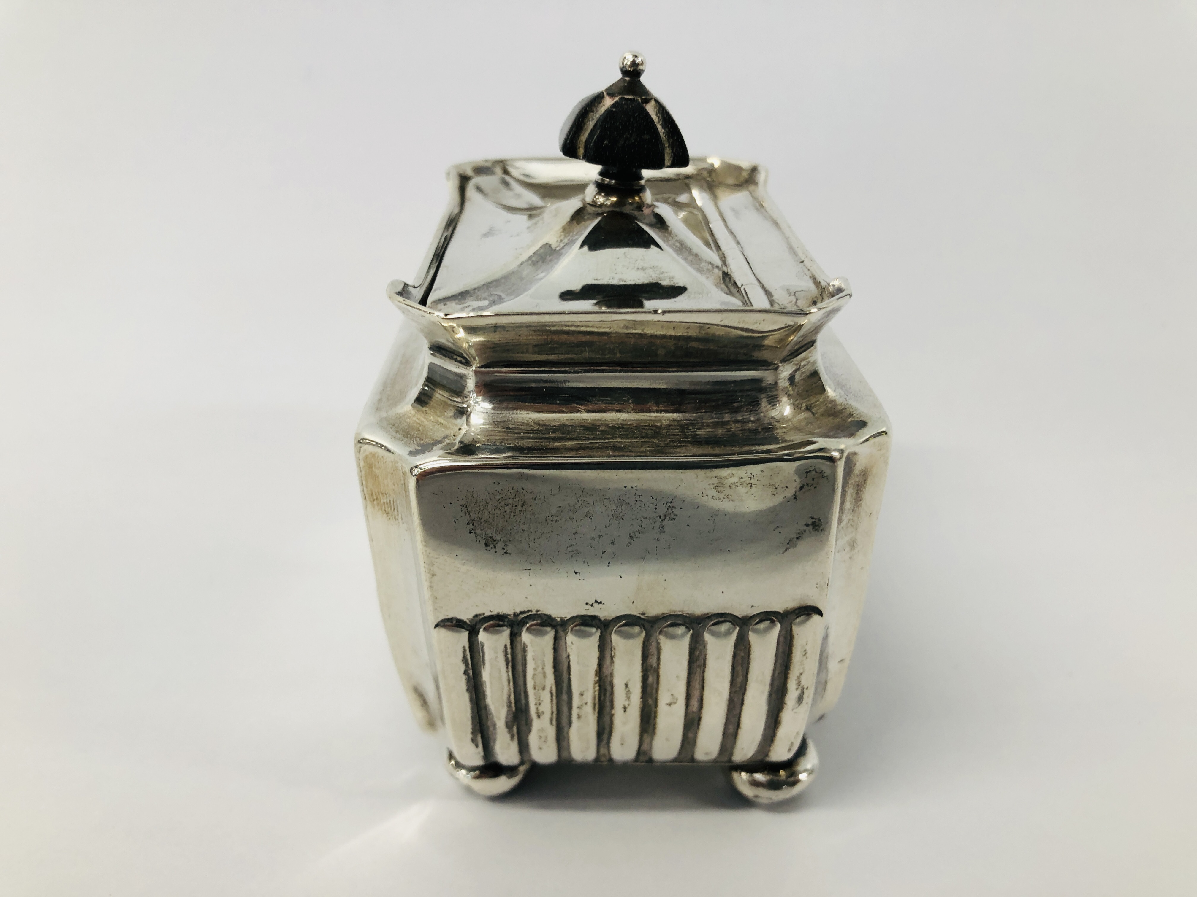 ANTIQUE SILVER CADDY OF RECTANGLE FORM HAVING REEDED DETAIL W 8CM, D 5.5CM, H 6. - Image 5 of 15