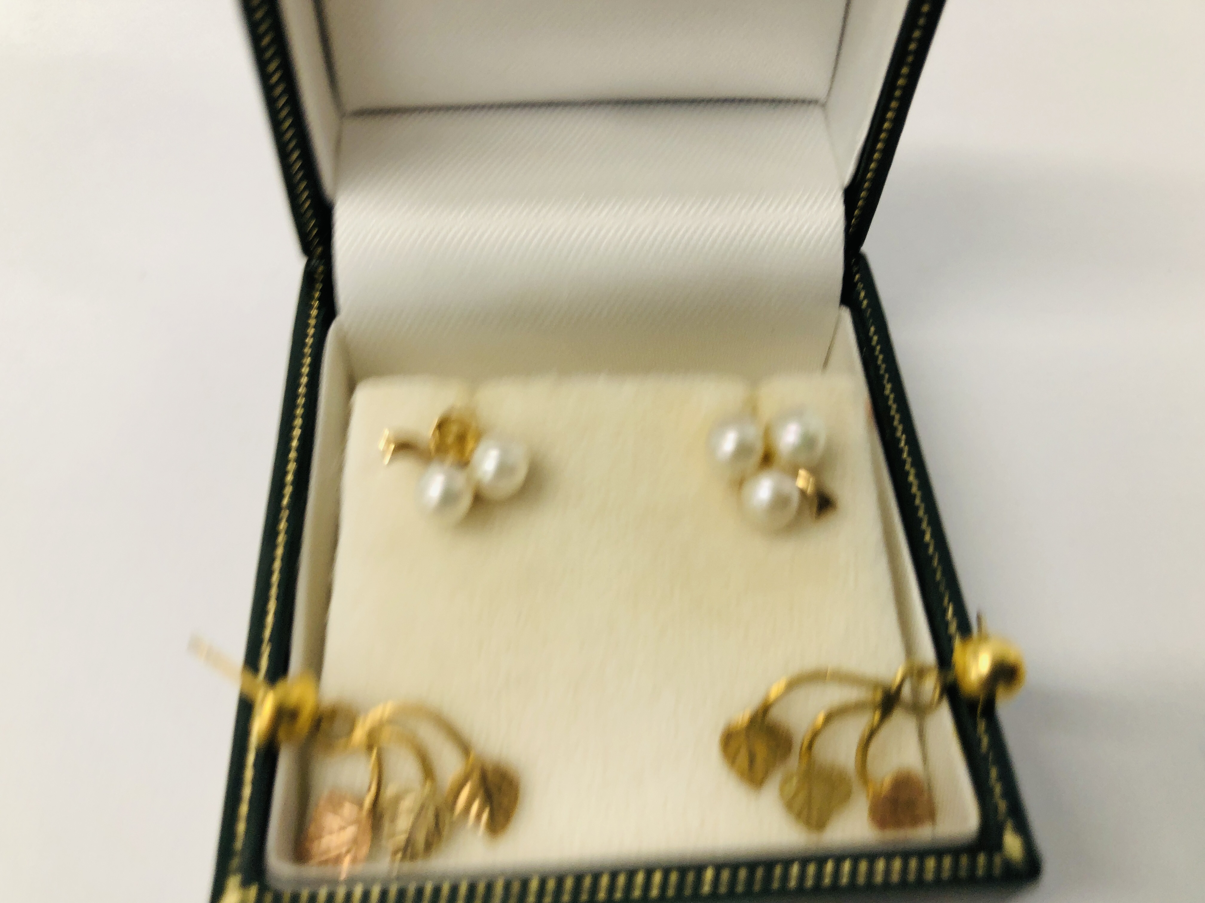 3 X PAIRS OF 9CT GOLD EARRINGS + PAIR OF UNMARKED TRI-COLOURED LEAF DESIGN EARRINGS, - Image 6 of 8