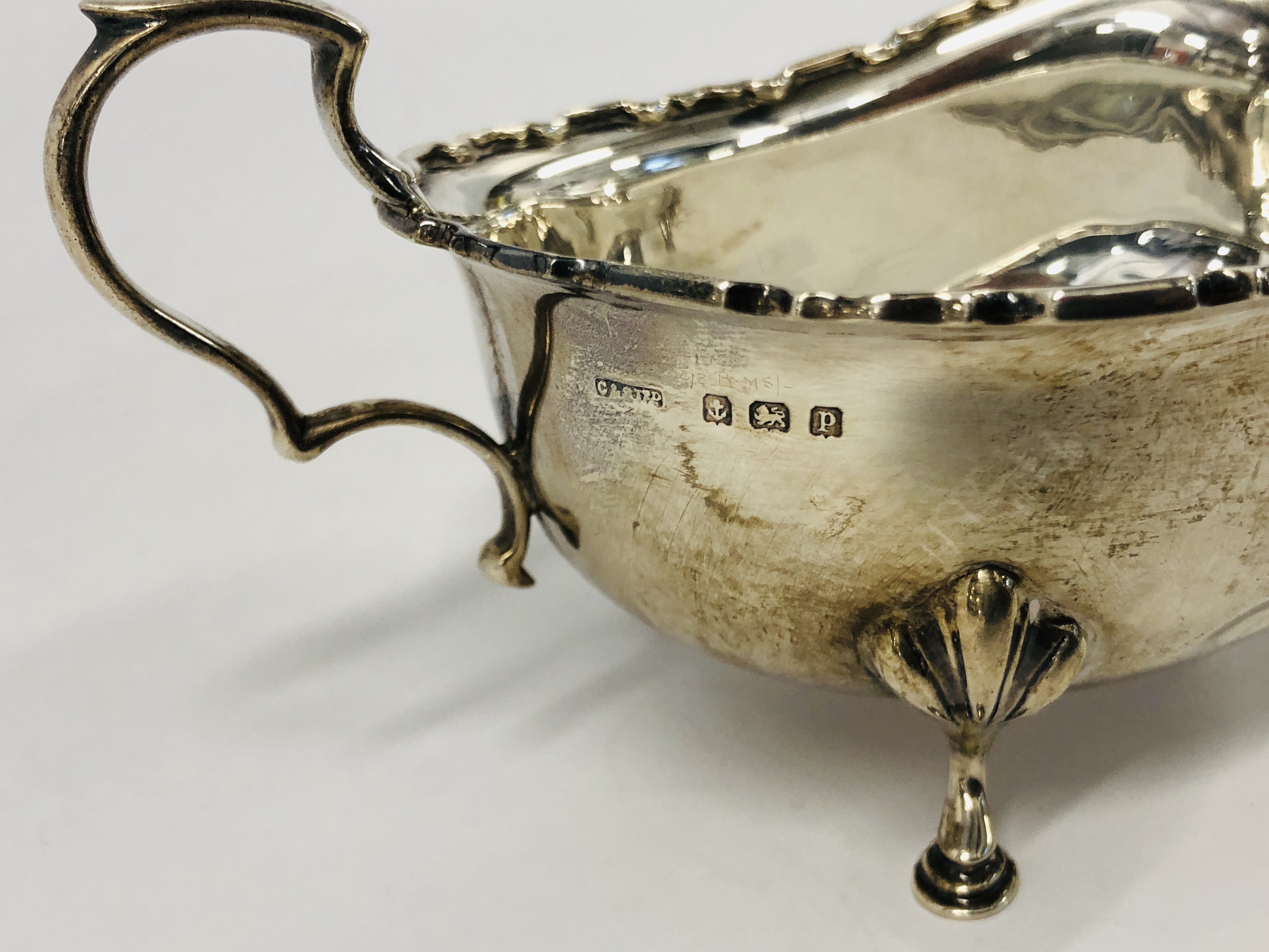 COLLECTION OF SILVER TO INCLUDE SILVER SAUCE BOAT, BIRMINGHAM ASSAY, SILVER SERVIETTE RING AND TOP, - Image 11 of 17