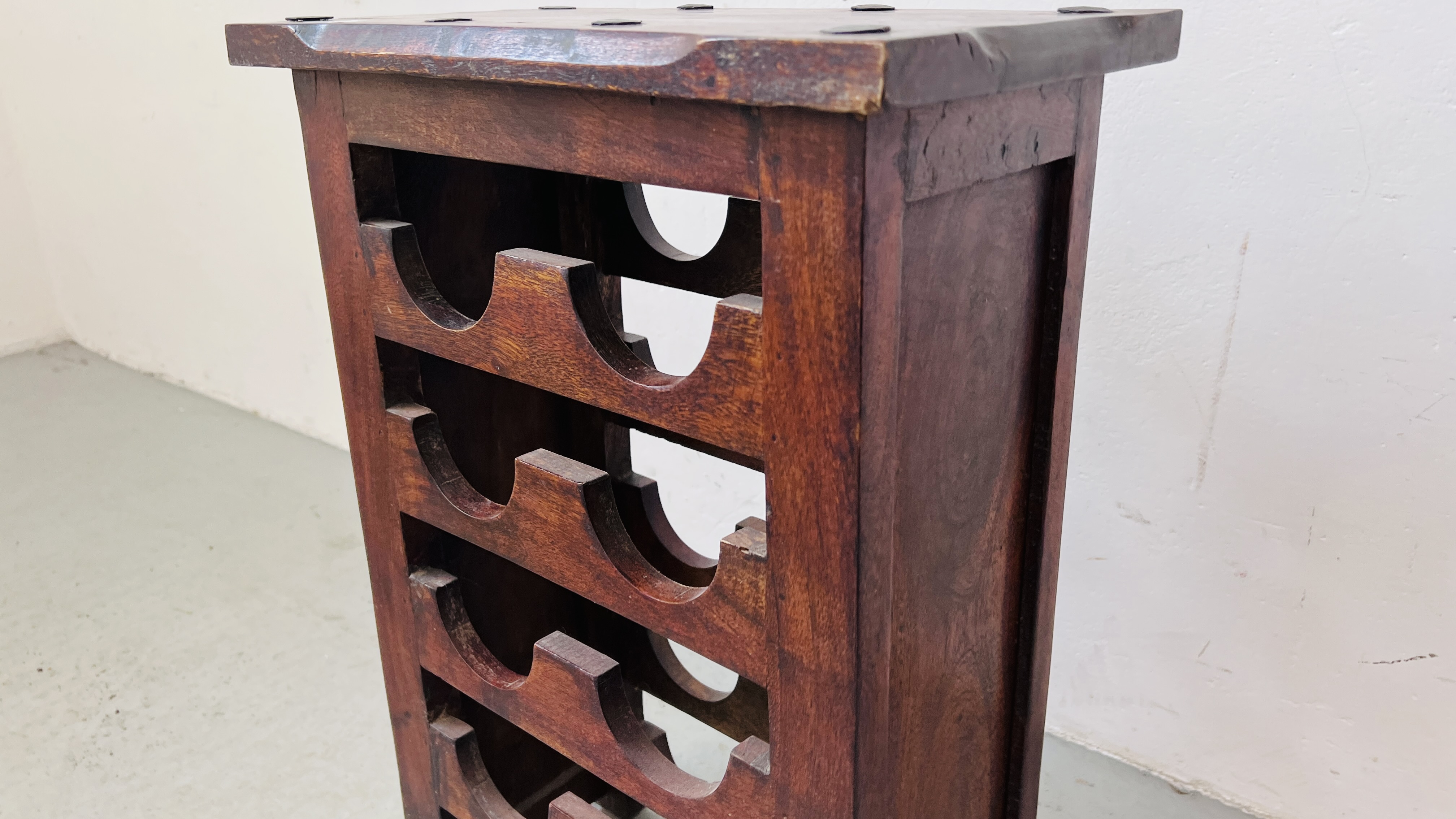 A RUSTIC HARDWOOD 10 BOTTLE WINE RACK H 67CM, W 46CM. - Image 3 of 5