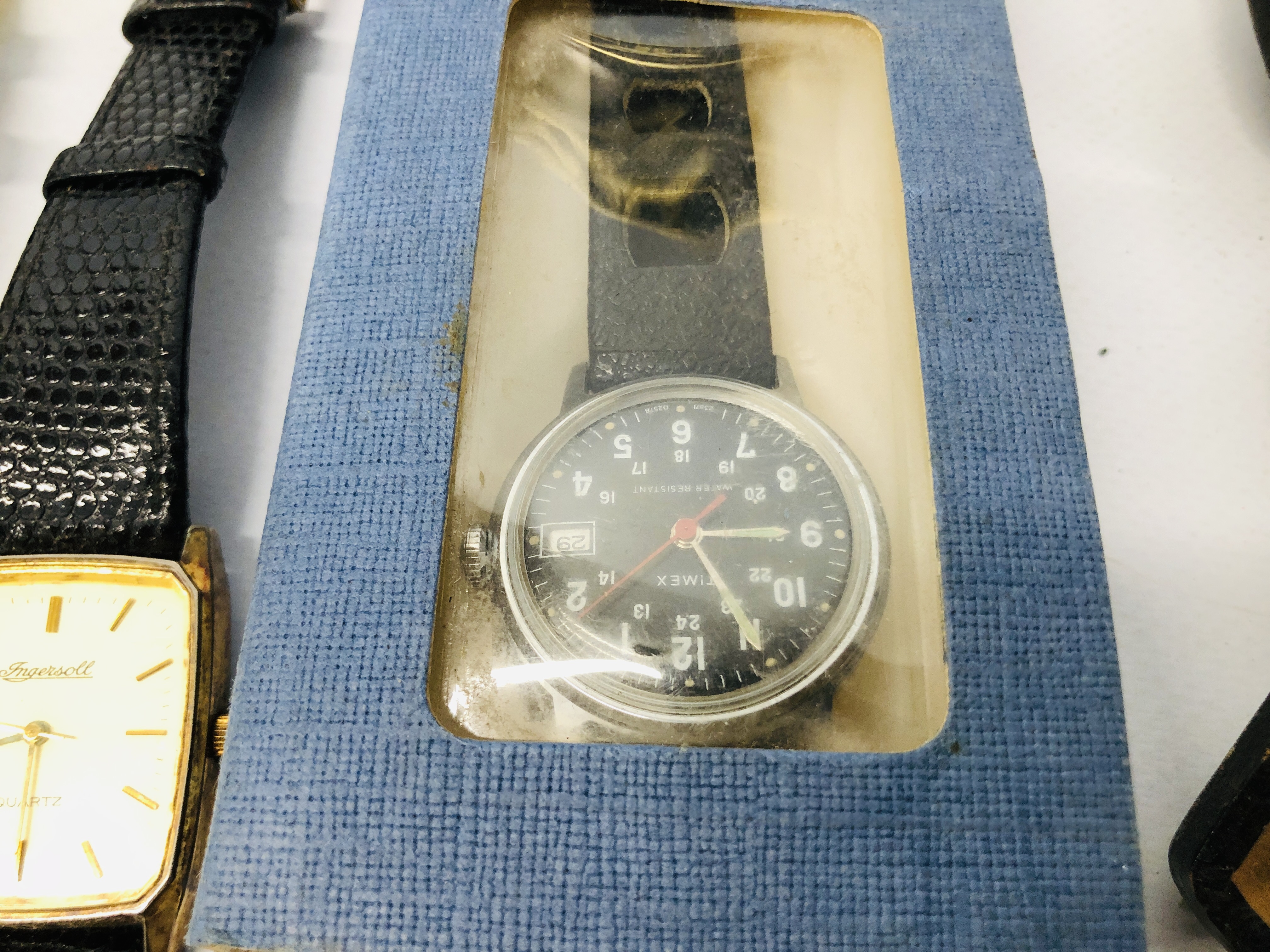 SMALL COLLECTION OF VINTAGE WATCHES AND PIPES TO INCLUDE TIMEX, INGERSOLE, - Image 6 of 10