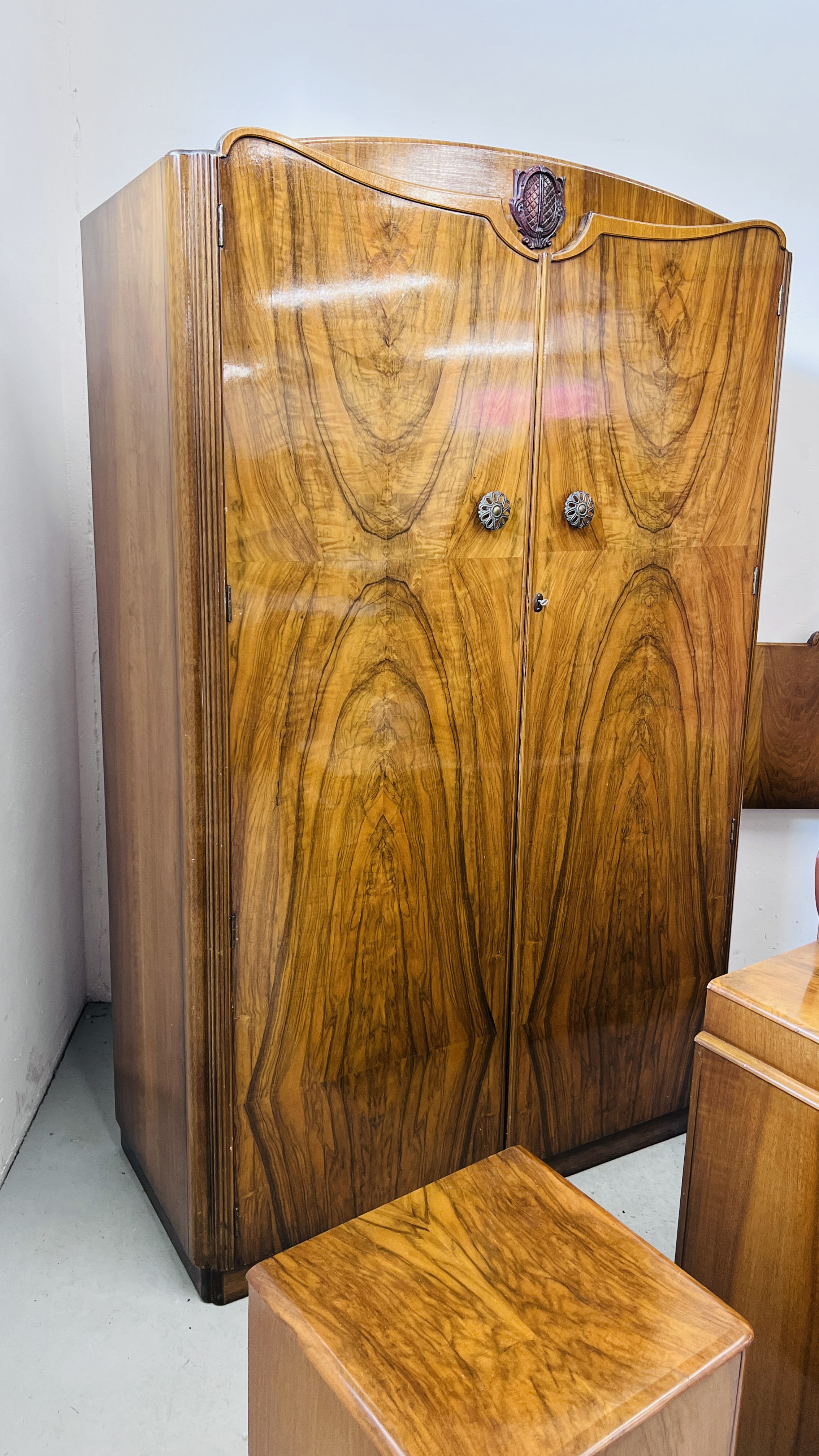 A MID CENTURY "AUSTIN SUITE" WALNUT BEDROOM SUITE COMPRISING DOUBLE WARDROBE W 125CM, D 54CM, - Image 7 of 16