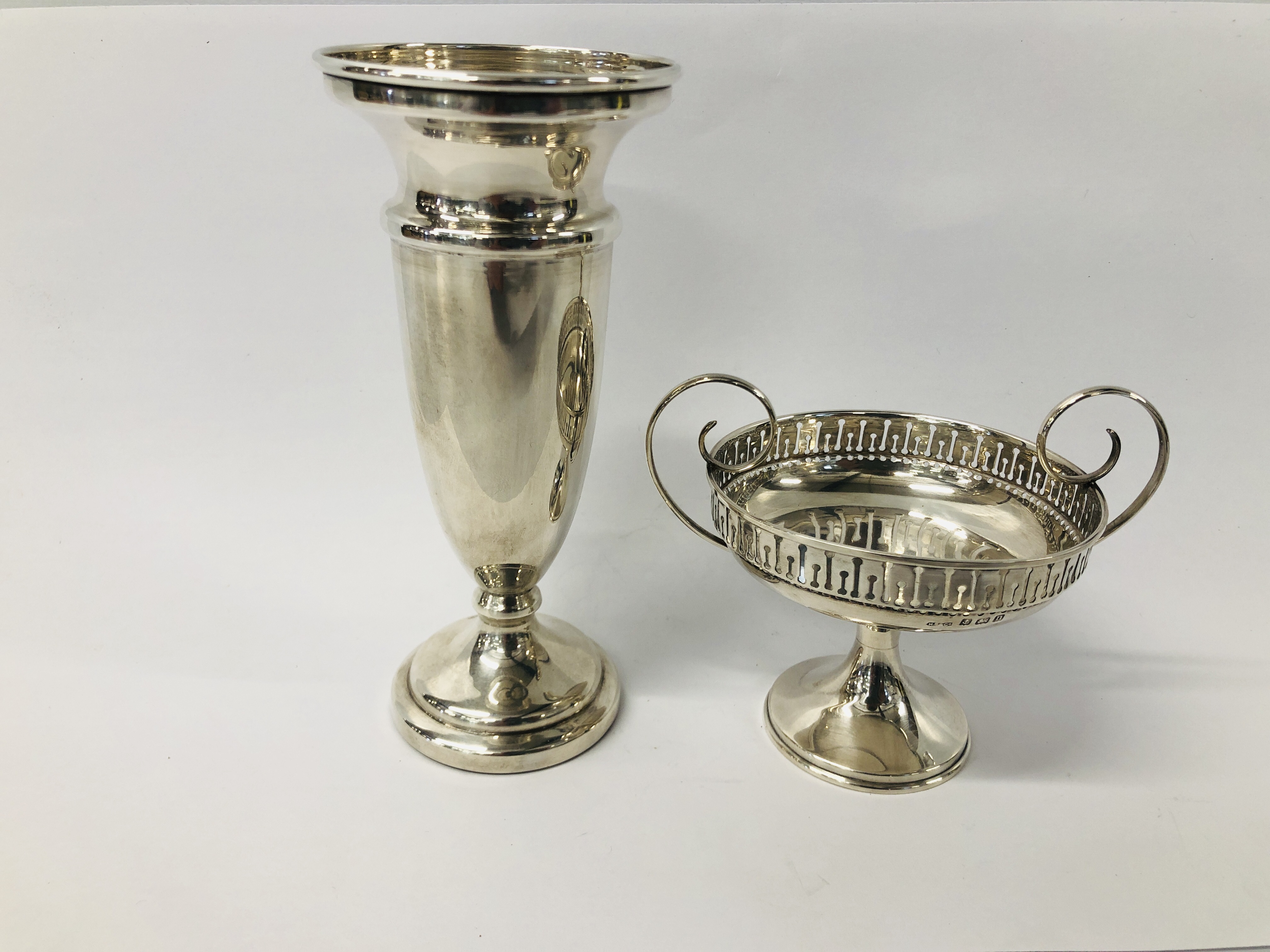 ELEGANT SILVER VASE, BIRMINGHAM ASSAY HEIGHT 15.