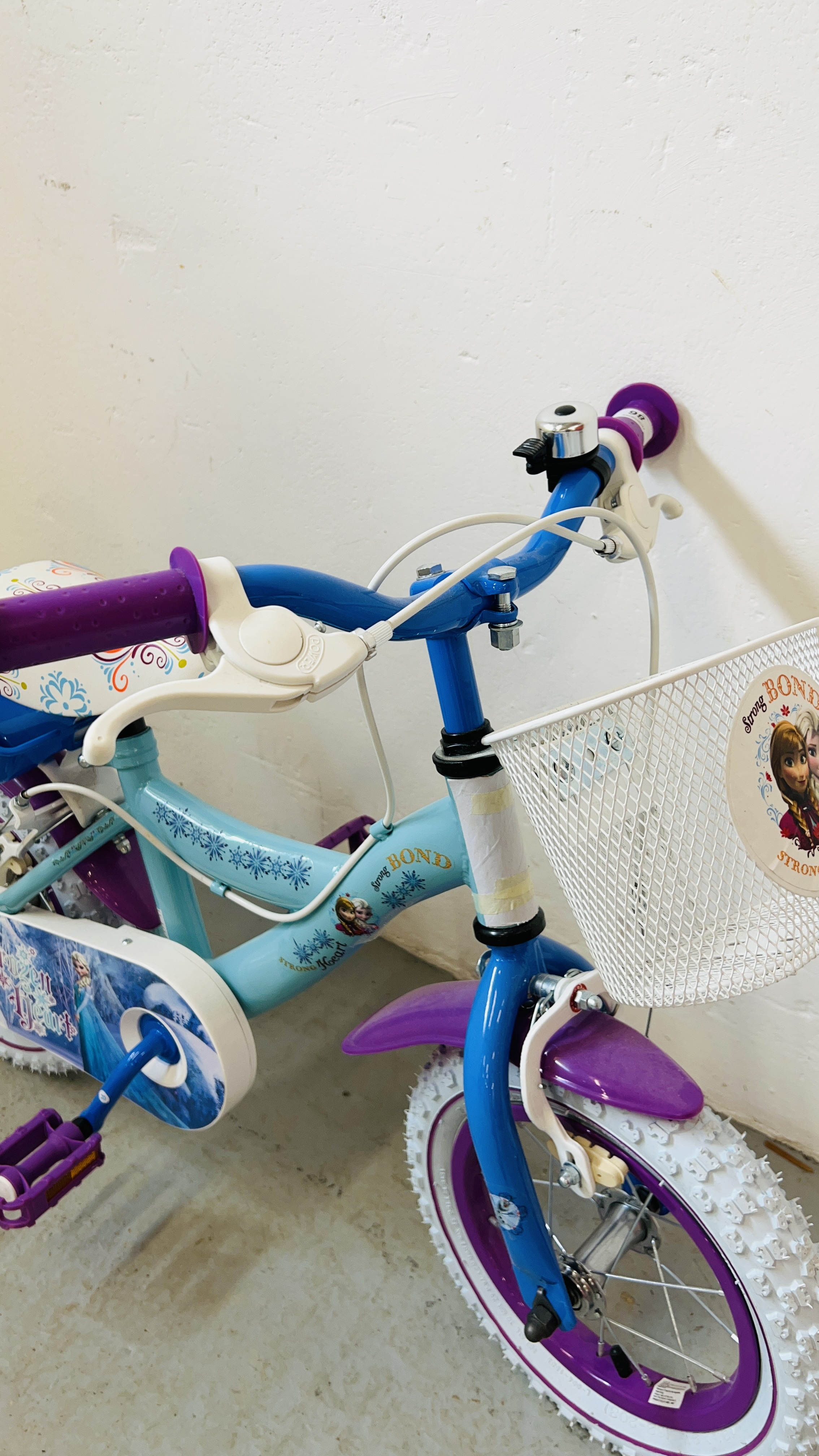 AN AS NEW GIRLS BIKE WITH STABLISIERS "FROZEN" RELATED. - Image 3 of 9