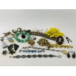 TRAY OF ASSORTED COSTUME JEWELLERY TO INCLUDE SILVER GARNET EARRINGS,