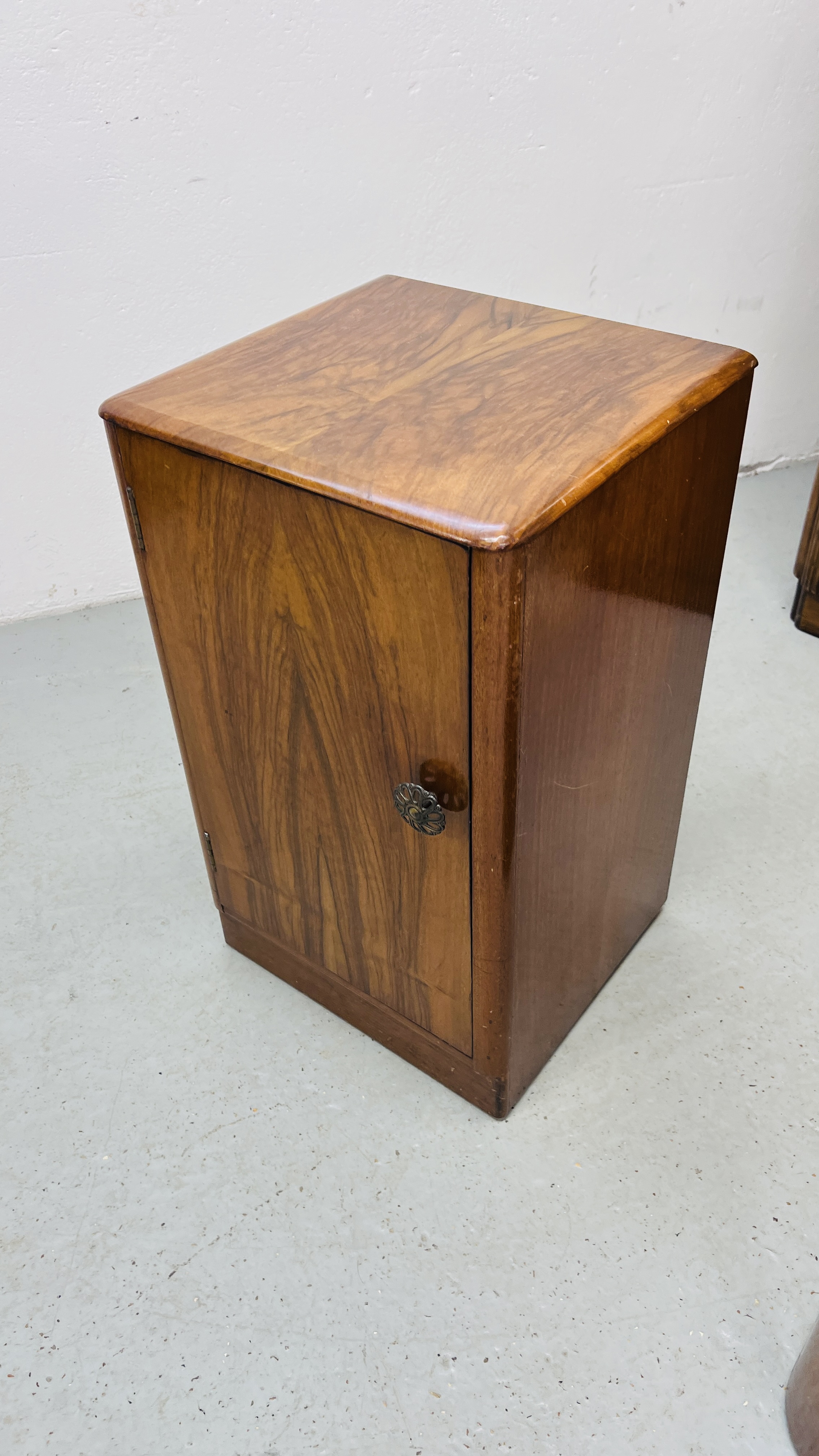 A MID CENTURY "AUSTIN SUITE" WALNUT BEDROOM SUITE COMPRISING DOUBLE WARDROBE W 125CM, D 54CM, - Image 5 of 16