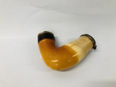 AN ANTIQUE MEERSCHAUM PIPE BODY WITH WHITE METAL LIDDED CAP AND INSERT, ELBOW TO MOUTH PIECE 13.