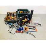 A STANLEY FAT MAX TOOL BAG CONTAINING TOOLS TO INCLUDE HACK SAW, AS NEW HACKSAW BLADES, VICE,