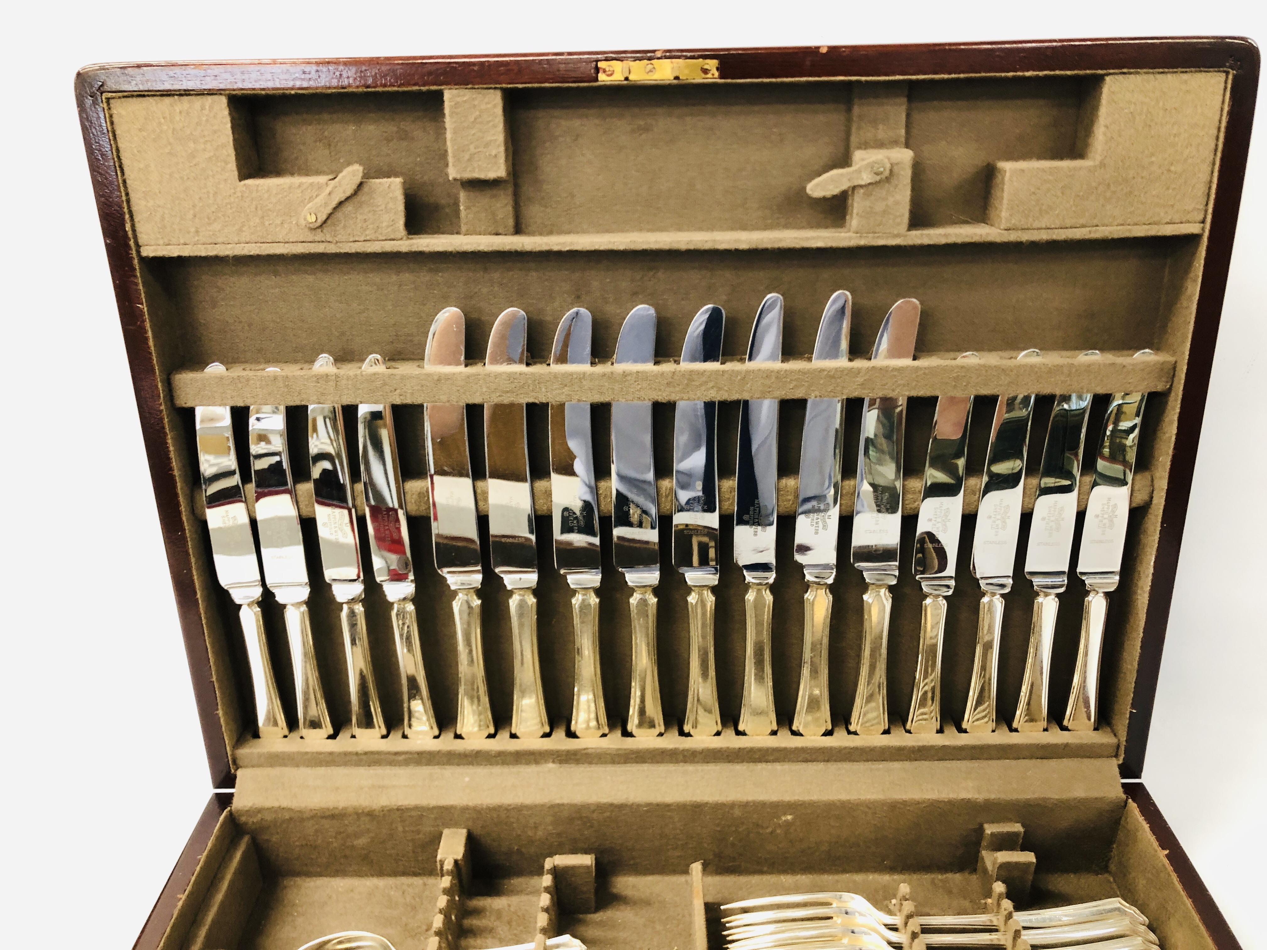 A GOOD QUALITY PART CANTEEN OF CUTLERY BY MAPPIN & WEBB. - Image 3 of 6