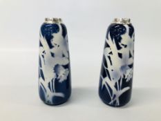 PAIR OF BLUE AND WHITE CERAMIC VASES, DAFFODIL DESIGN, SILVER TOPS LONDON ASSAY, H 16.5CM.